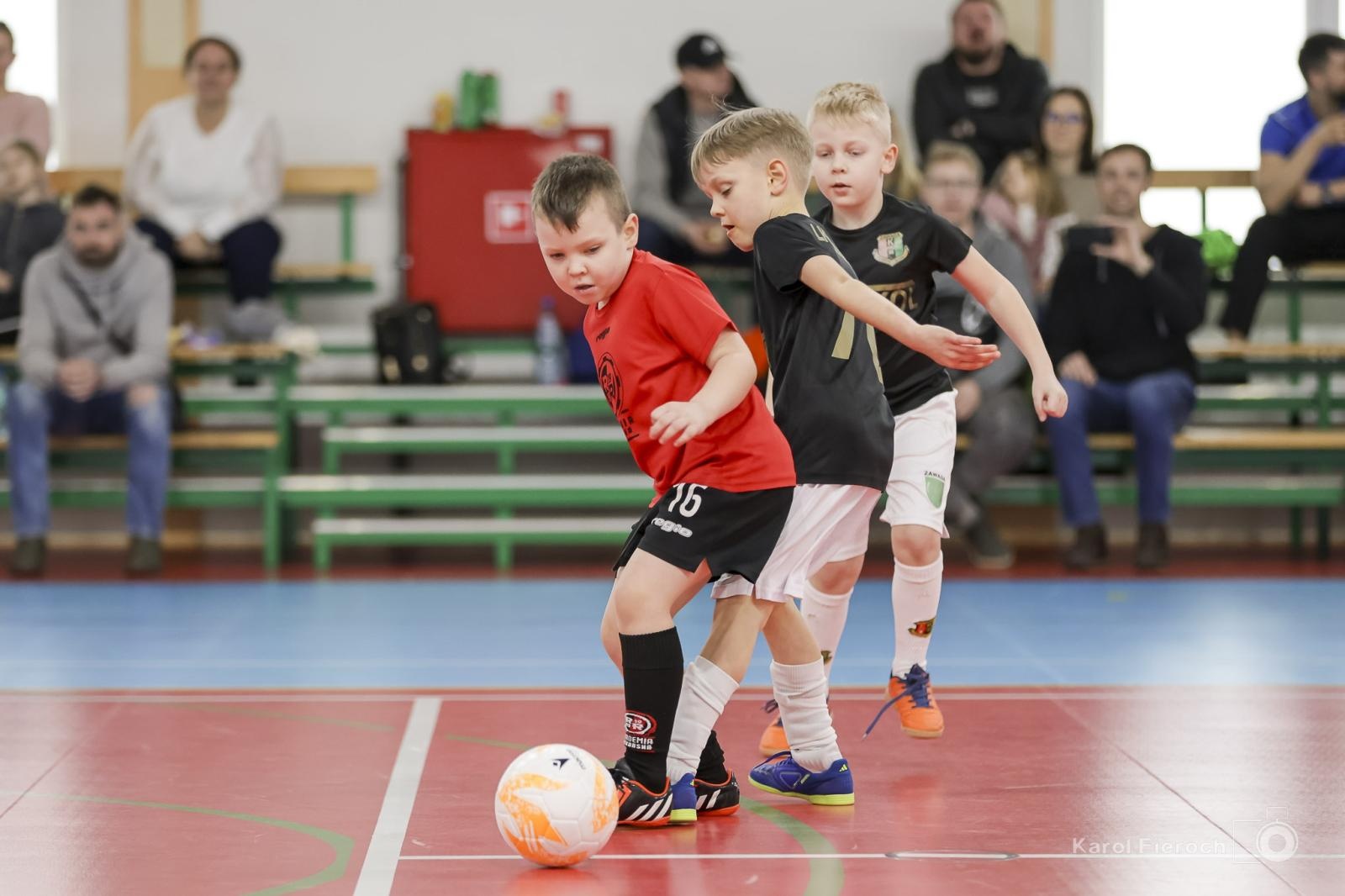 Zdjęcie w galerii na portalu naszwodzislaw.com: Zacięta rywalizacja młodych piłkarzy w Krzanowicach [FOTO] wiadomości z regionu