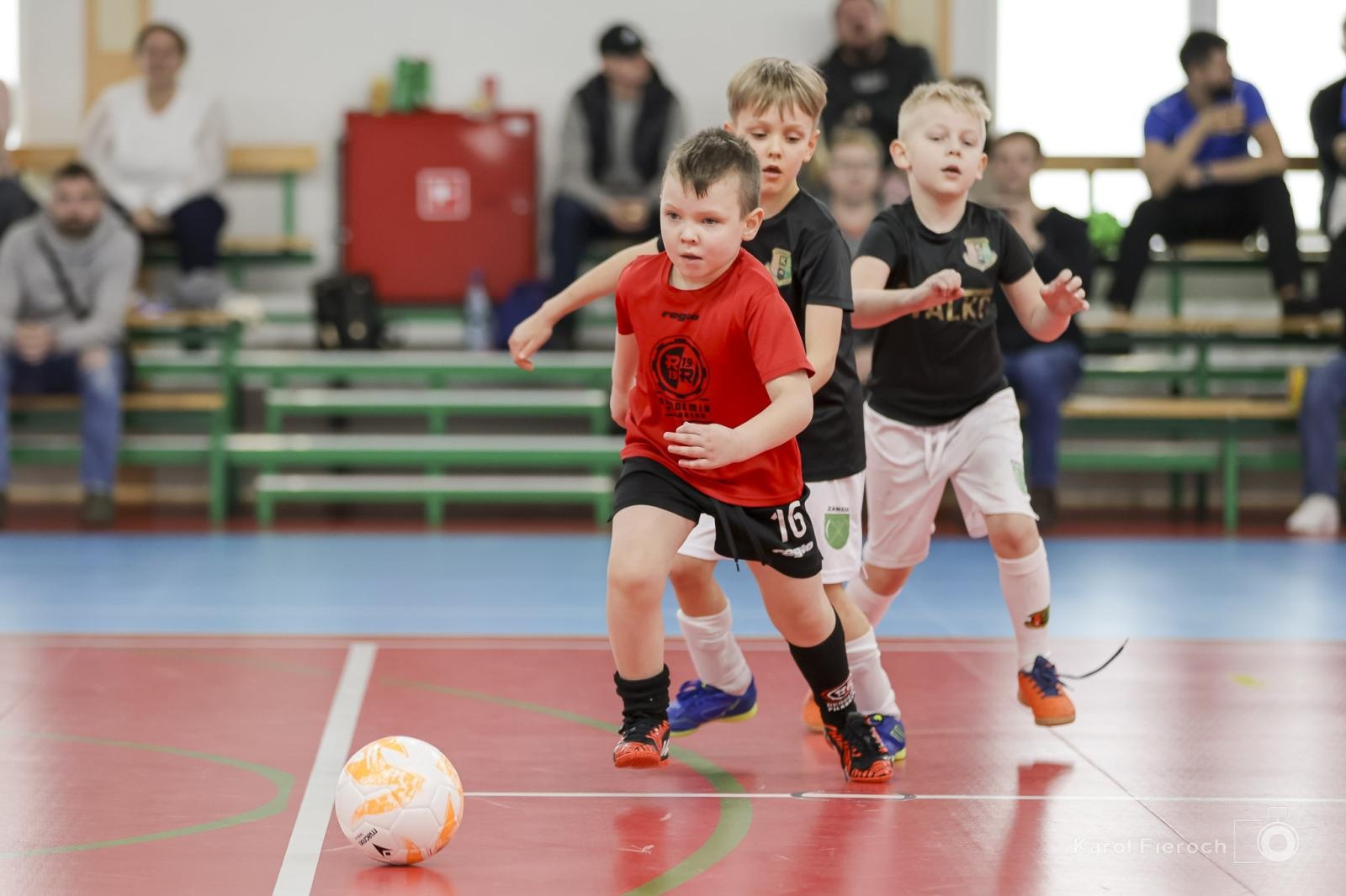 Zdjęcie w galerii na portalu naszwodzislaw.com: Zacięta rywalizacja młodych piłkarzy w Krzanowicach [FOTO] wiadomości z regionu