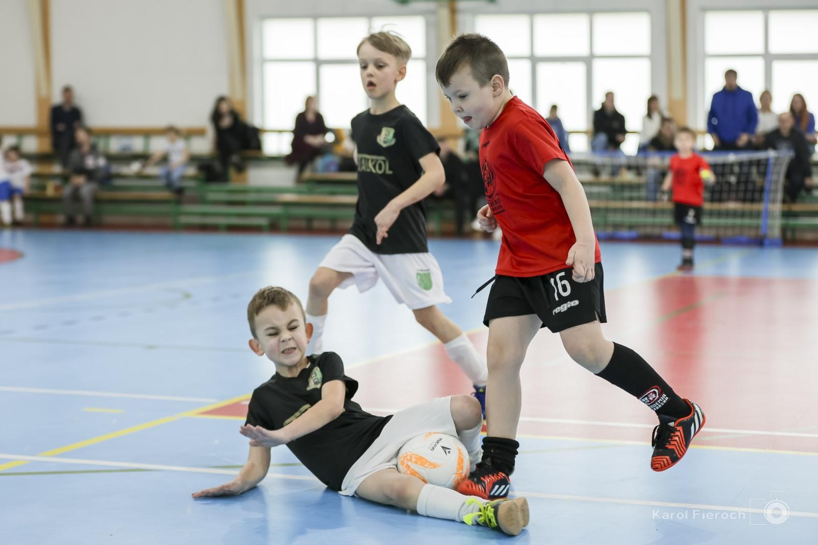 Zdjęcie w galerii na portalu naszwodzislaw.com: Zacięta rywalizacja młodych piłkarzy w Krzanowicach [FOTO] wiadomości z regionu