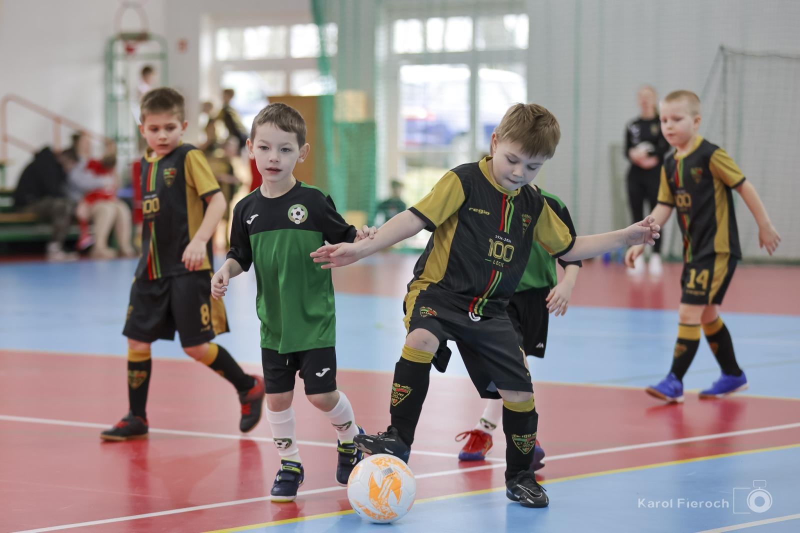Zdjęcie w galerii na portalu naszwodzislaw.com: Zacięta rywalizacja młodych piłkarzy w Krzanowicach [FOTO] wiadomości z regionu