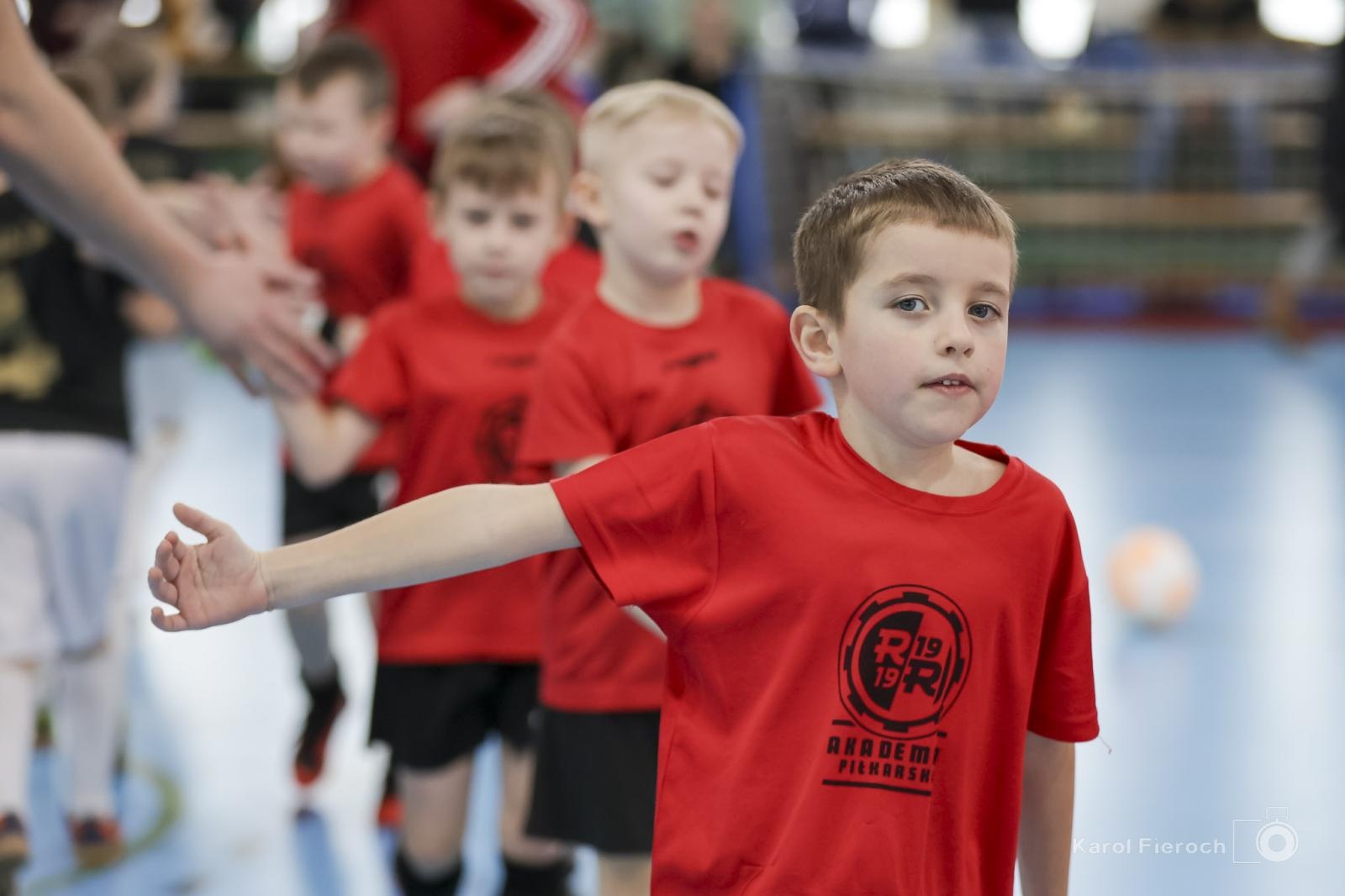Zdjęcie w galerii na portalu naszwodzislaw.com: Zacięta rywalizacja młodych piłkarzy w Krzanowicach [FOTO] wiadomości z regionu