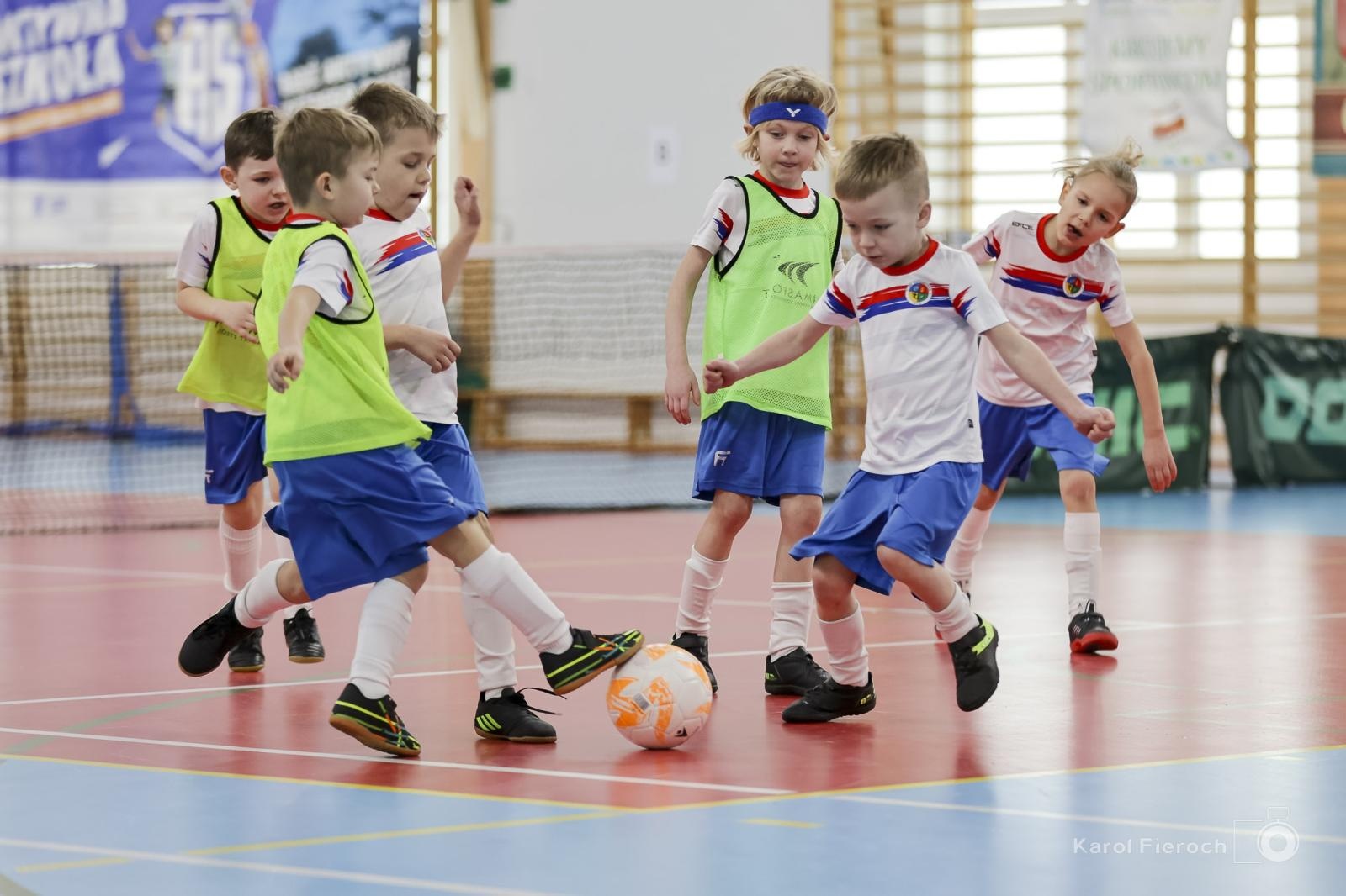 Zdjęcie w galerii na portalu naszwodzislaw.com: Zacięta rywalizacja młodych piłkarzy w Krzanowicach [FOTO] wiadomości z regionu