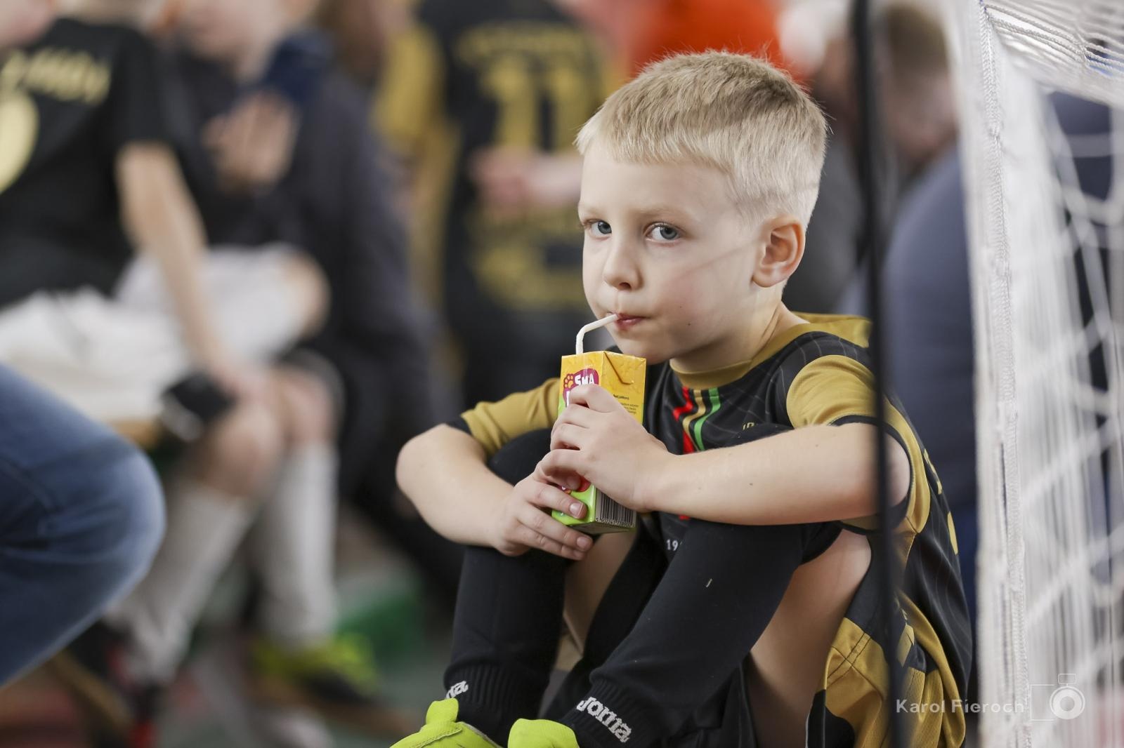 Zdjęcie w galerii na portalu naszwodzislaw.com: Zacięta rywalizacja młodych piłkarzy w Krzanowicach [FOTO] wiadomości z regionu