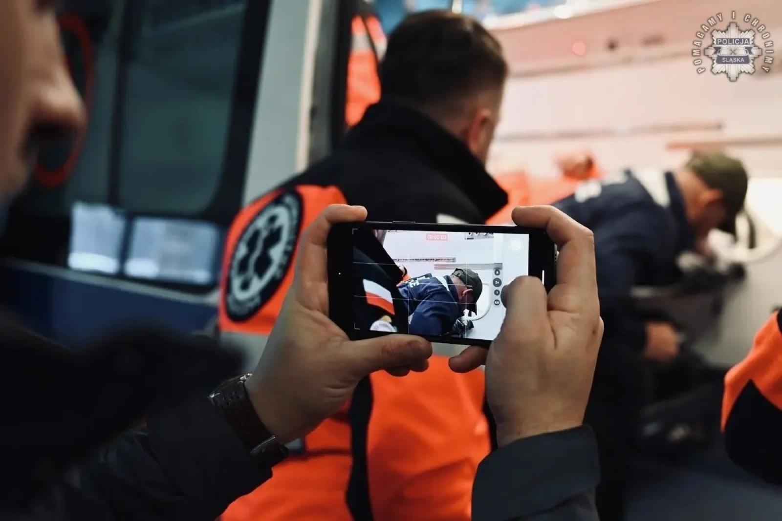 Zdjęcie w galerii na portalu naszwodzislaw.com: Policja szkoli ratowników medycznych. Coraz częstsze ataki agresywnych pacjentów wiadomości z regionu