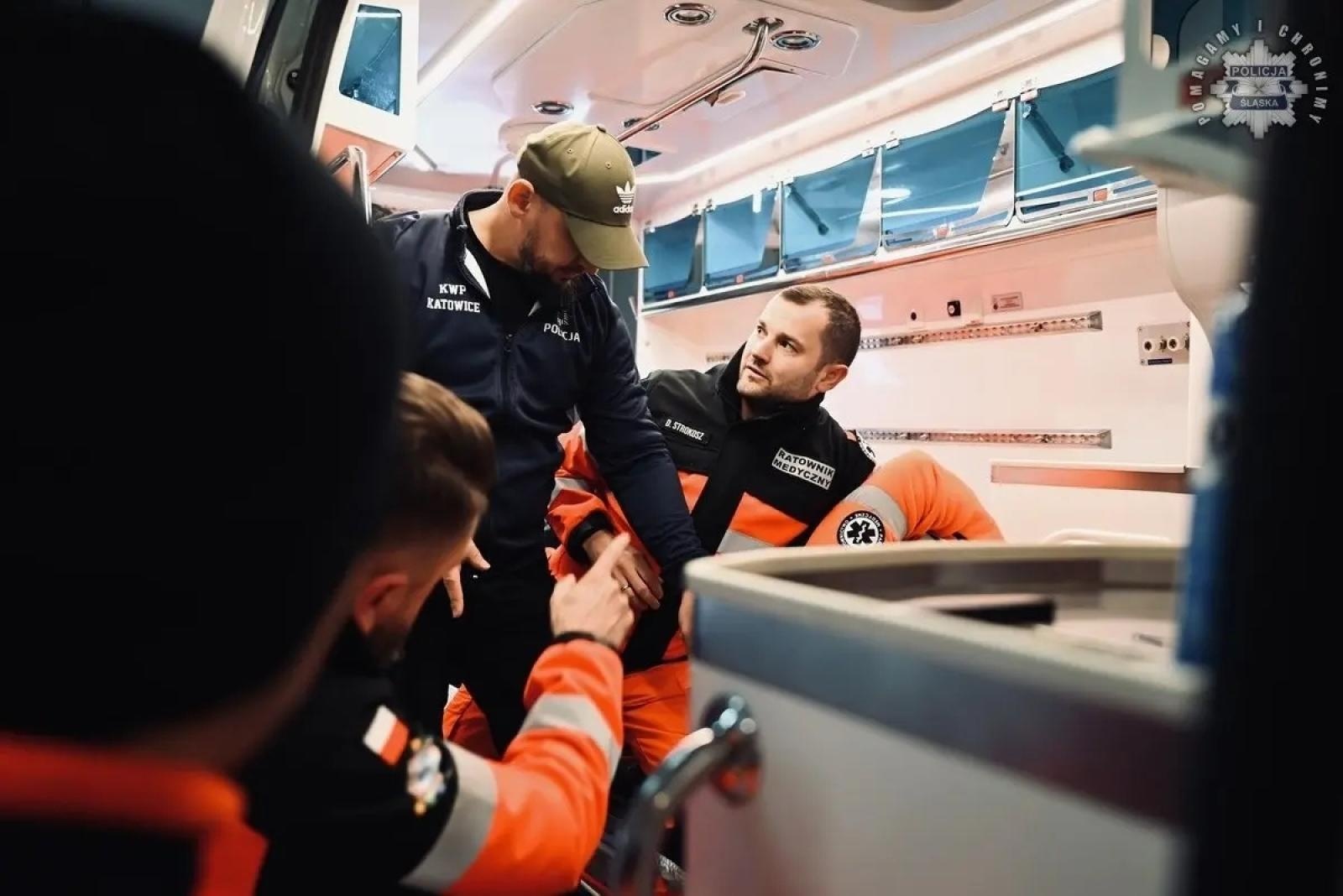 Zdjęcie w galerii na portalu naszwodzislaw.com: Policja szkoli ratowników medycznych. Coraz częstsze ataki agresywnych pacjentów wiadomości z regionu