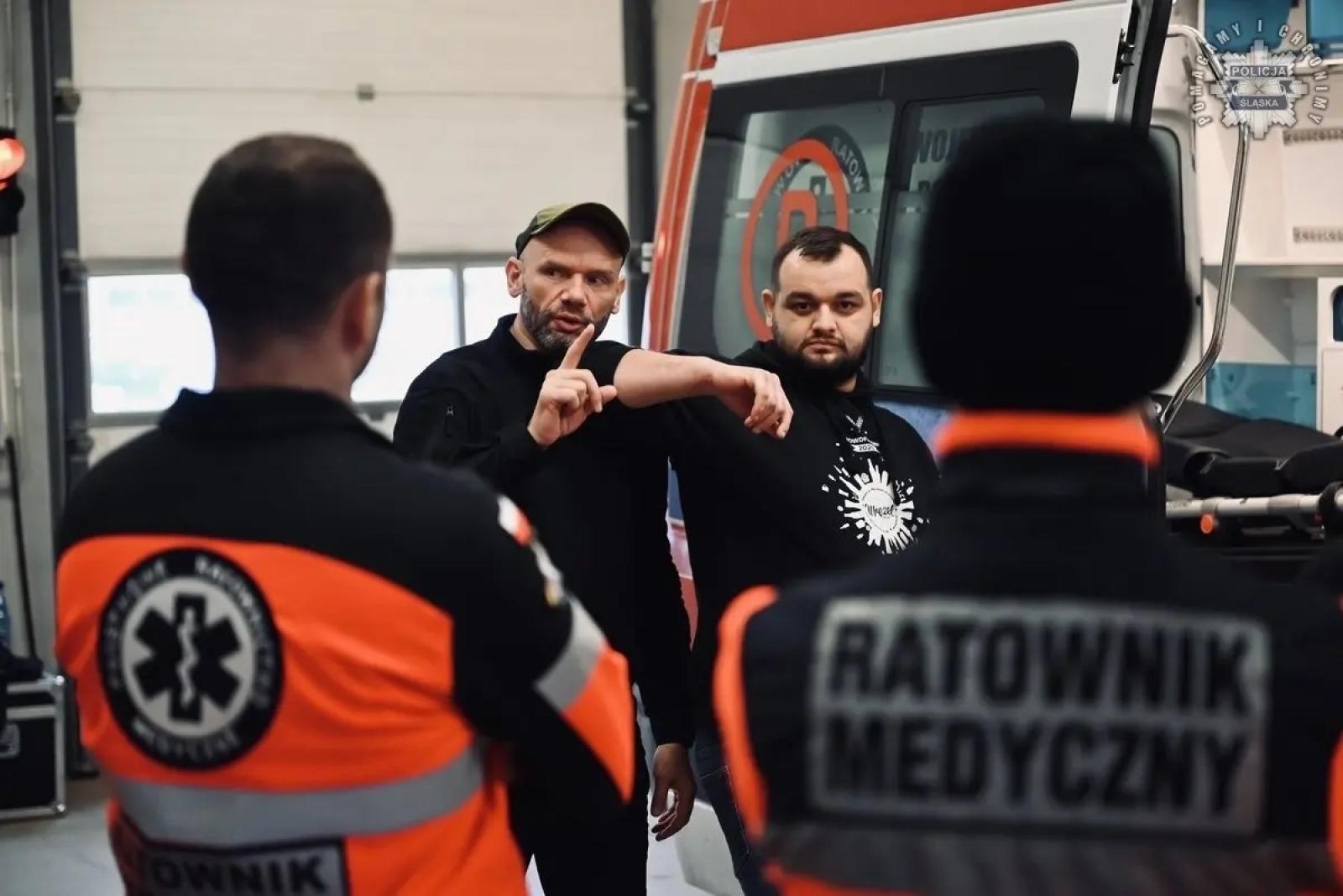 Zdjęcie w galerii na portalu naszwodzislaw.com: Policja szkoli ratowników medycznych. Coraz częstsze ataki agresywnych pacjentów wiadomości z regionu