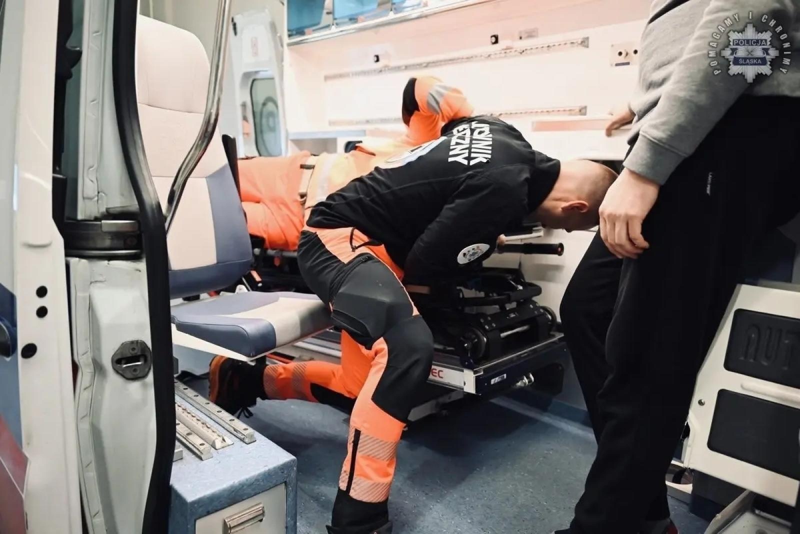 Zdjęcie w galerii na portalu naszwodzislaw.com: Policja szkoli ratowników medycznych. Coraz częstsze ataki agresywnych pacjentów wiadomości z regionu