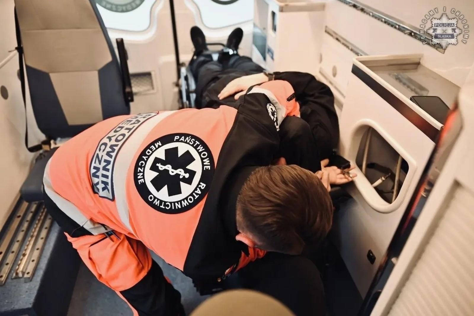 Zdjęcie w galerii na portalu naszwodzislaw.com: Policja szkoli ratowników medycznych. Coraz częstsze ataki agresywnych pacjentów wiadomości z regionu