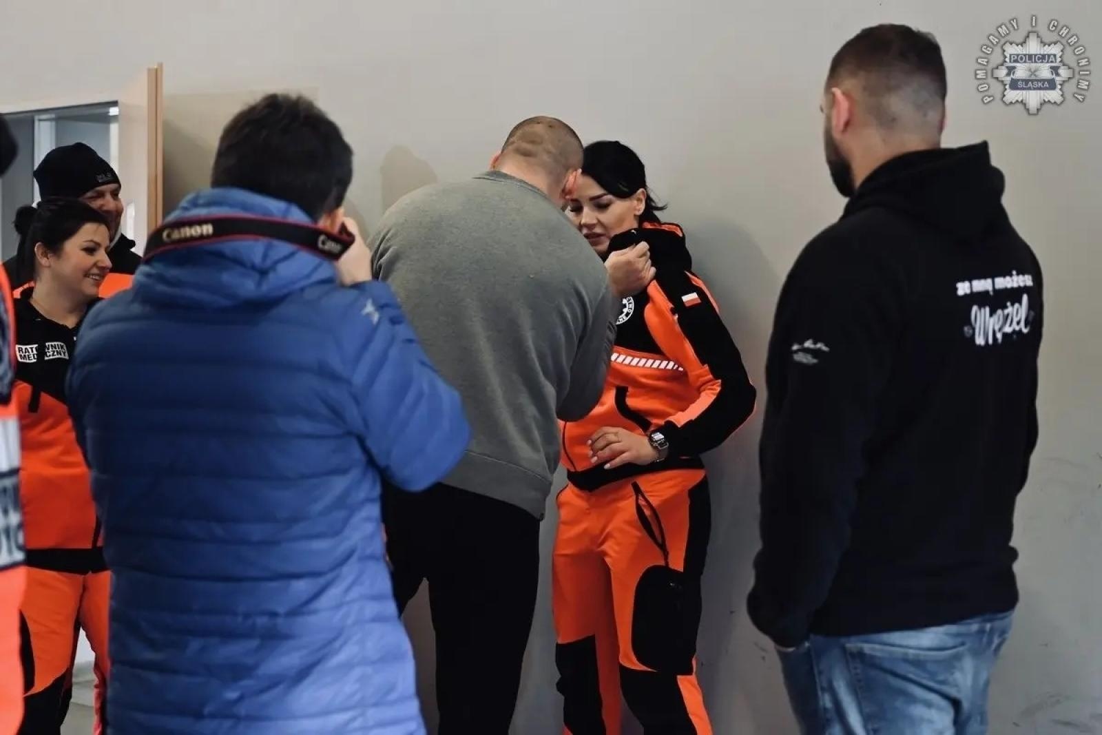 Zdjęcie w galerii na portalu naszwodzislaw.com: Policja szkoli ratowników medycznych. Coraz częstsze ataki agresywnych pacjentów wiadomości z regionu