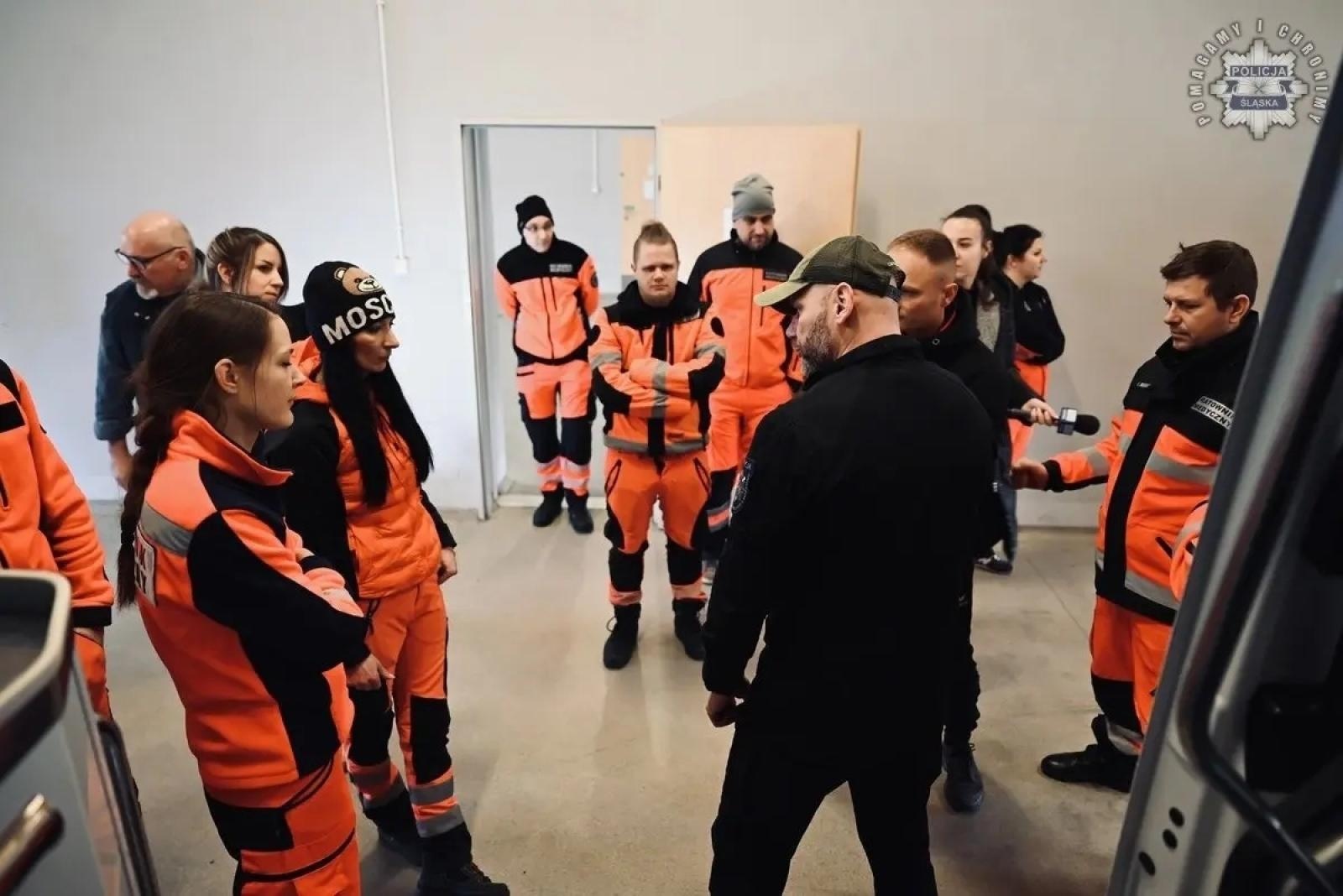 Zdjęcie w galerii na portalu naszwodzislaw.com: Policja szkoli ratowników medycznych. Coraz częstsze ataki agresywnych pacjentów wiadomości z regionu