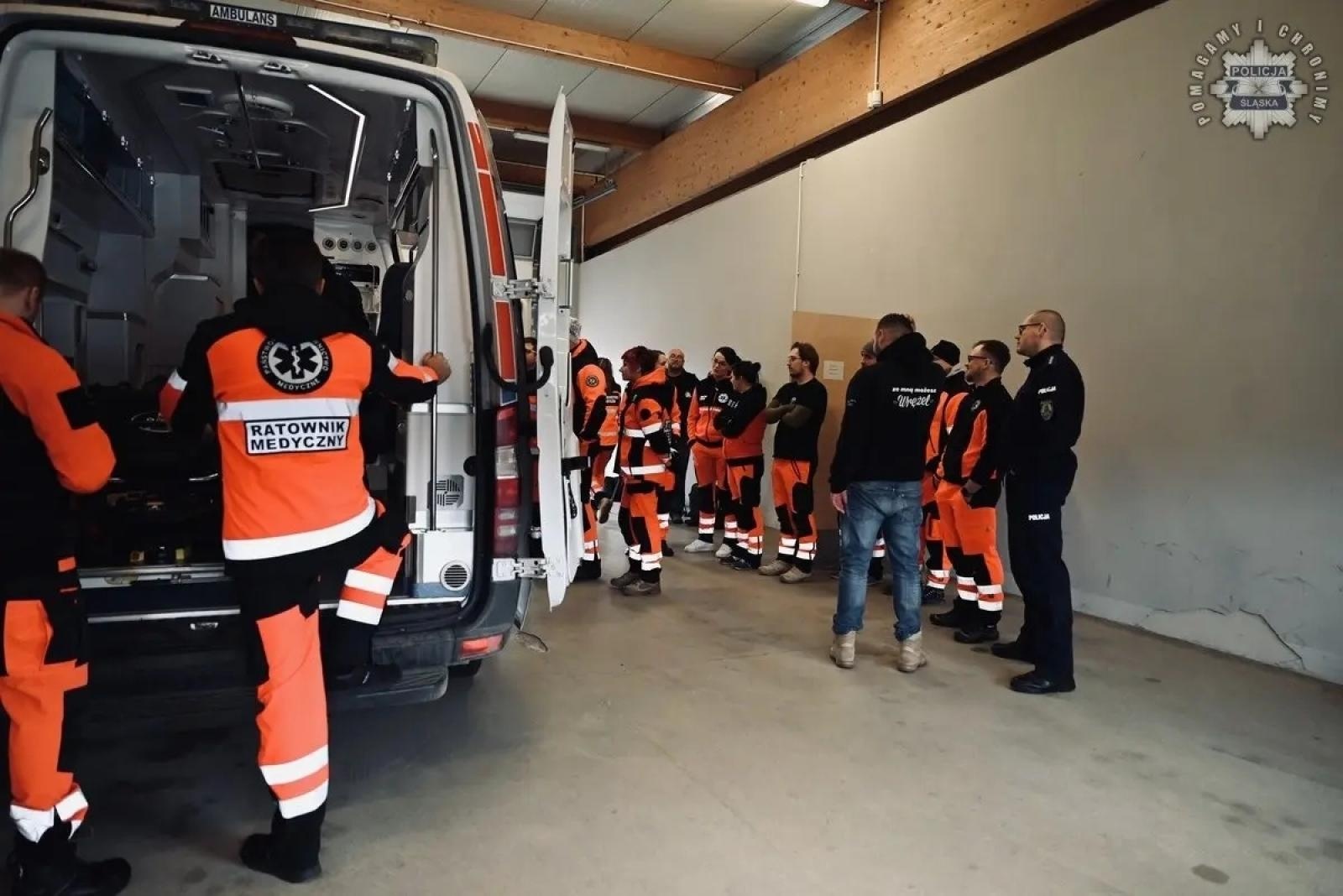 Zdjęcie w galerii na portalu naszwodzislaw.com: Policja szkoli ratowników medycznych. Coraz częstsze ataki agresywnych pacjentów wiadomości z regionu