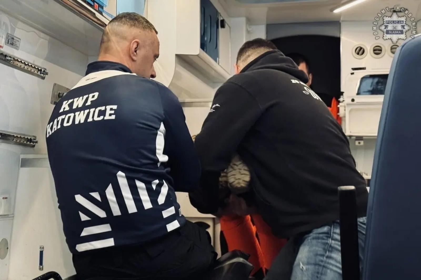 Zdjęcie w galerii na portalu naszwodzislaw.com: Policja szkoli ratowników medycznych. Coraz częstsze ataki agresywnych pacjentów wiadomości z regionu