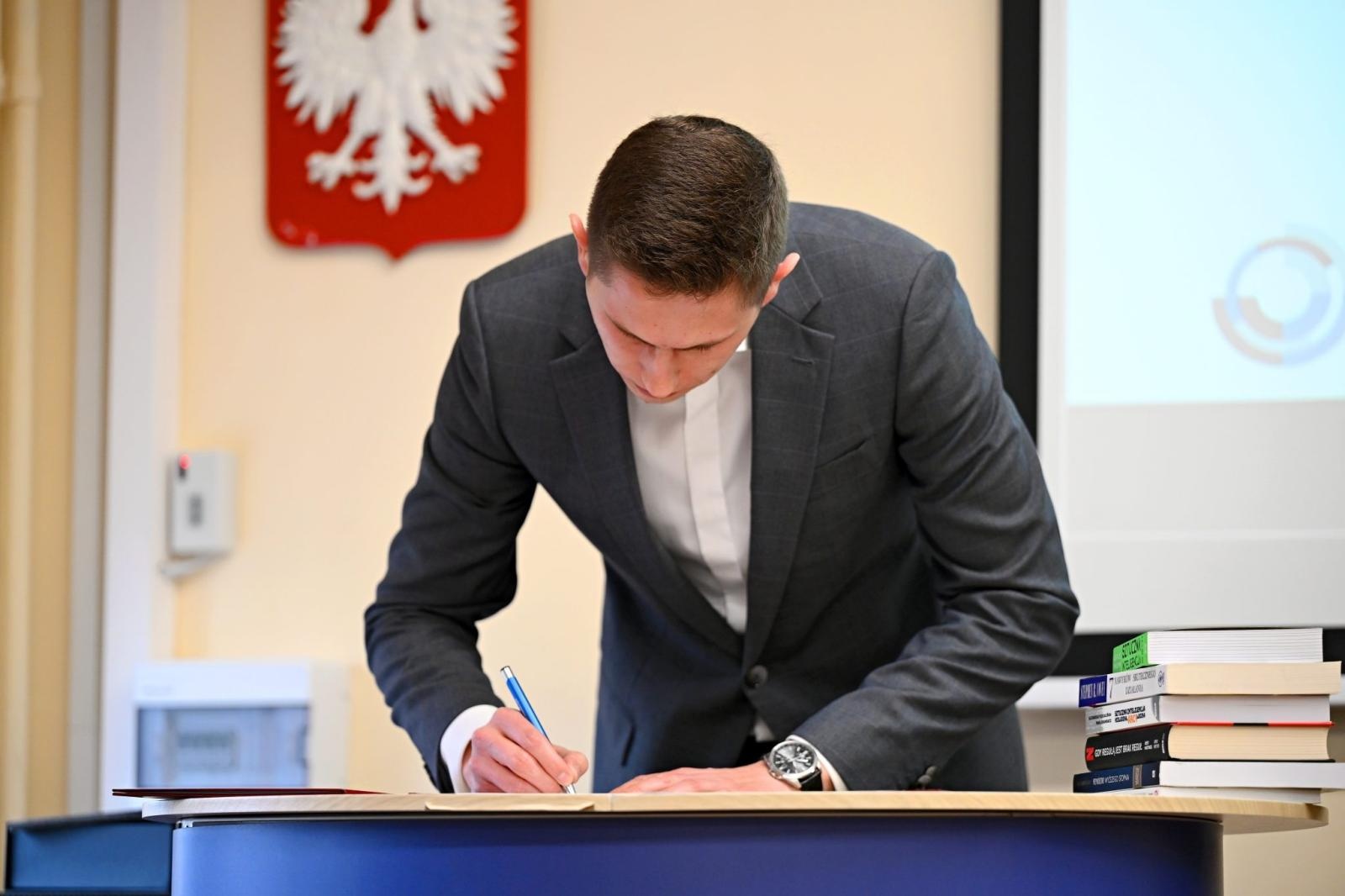 Zdjęcie w galerii na portalu naszwodzislaw.com: Nowoczesna dydaktyka w praktyce: Partnerstwo Akademii Nauk Stosowanych i EL-PIAST Sp. z o.o. wiadomości z regionu