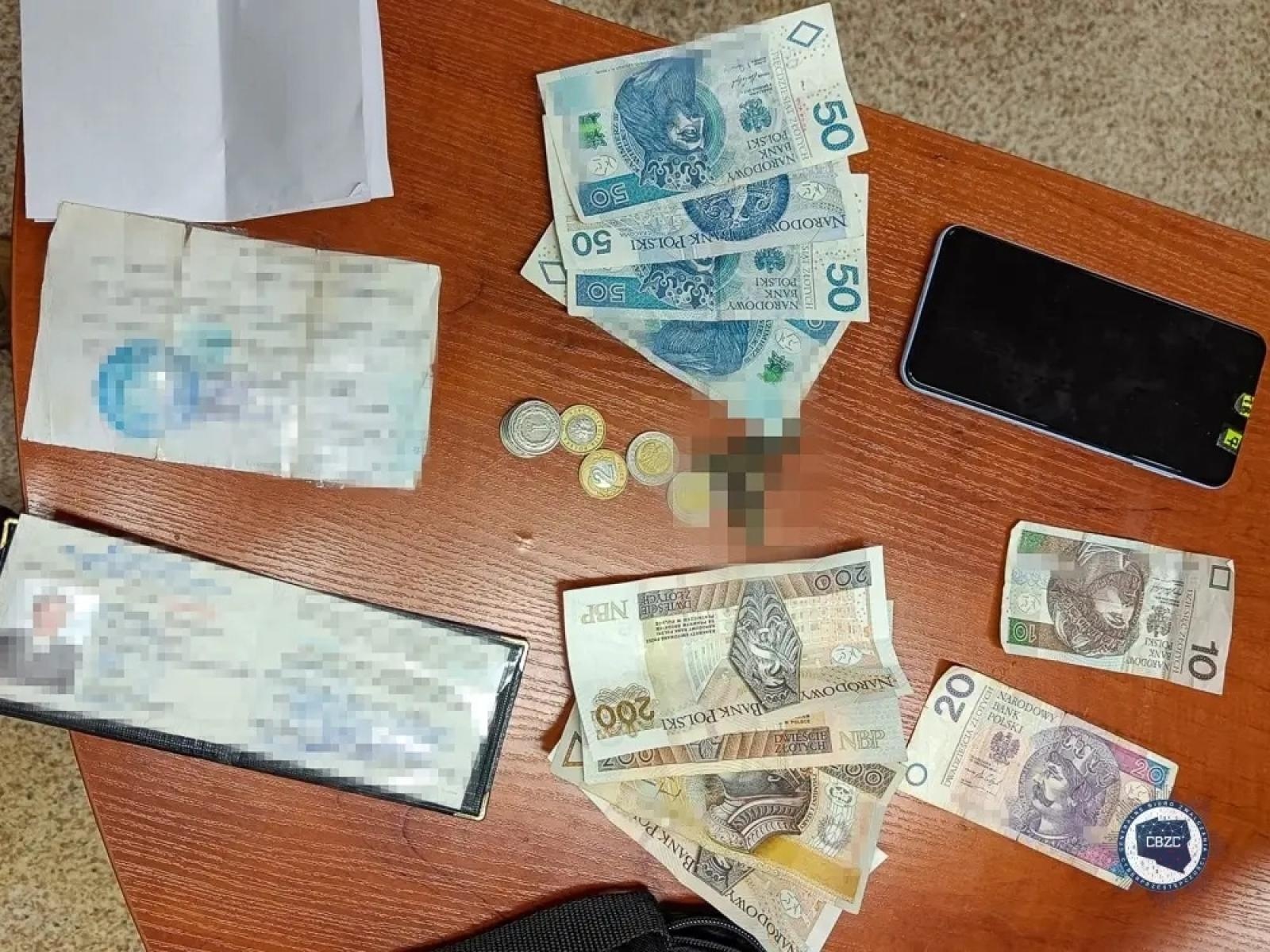 Zdjęcie w galerii na portalu naszwodzislaw.com: Śląska policja rozbiła gang ukraińskich cyberprzestępców wiadomości z regionu