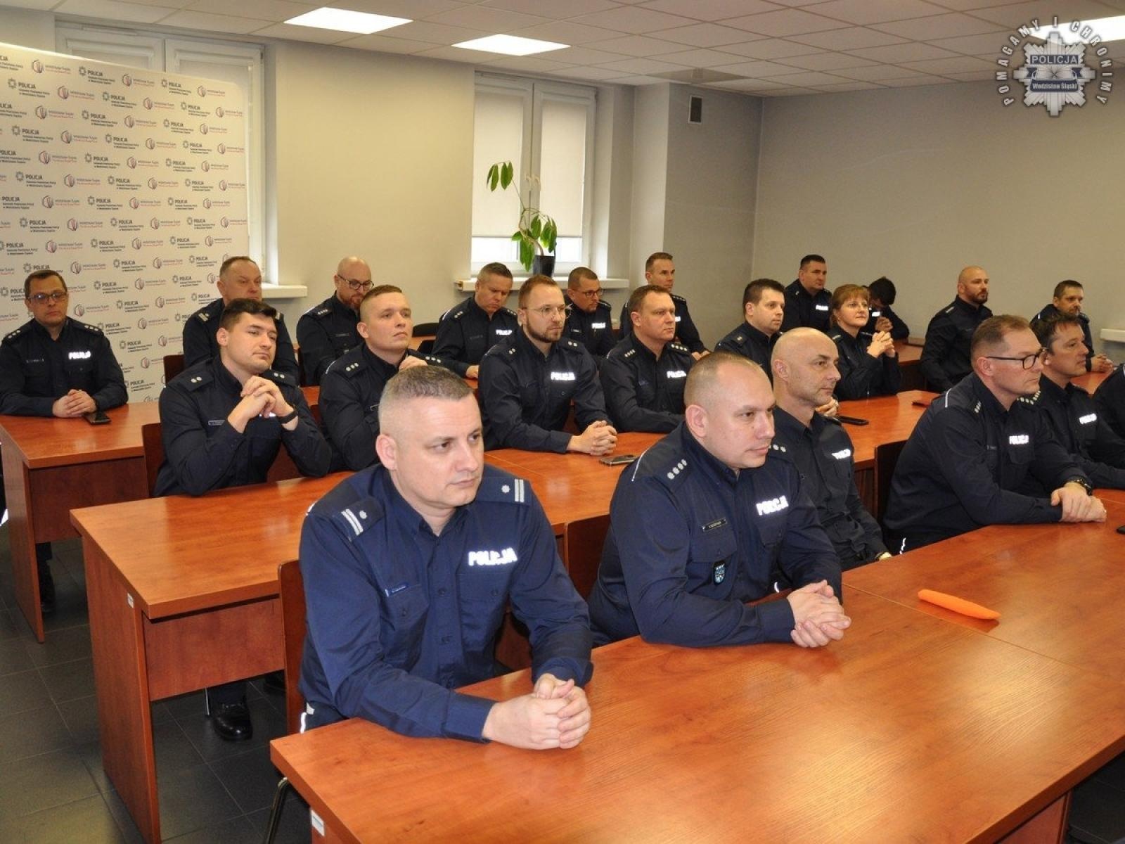 Zdjęcie w galerii na portalu naszwodzislaw.com: Odprawa roczna wodzisławskich policjantów wiadomości z regionu