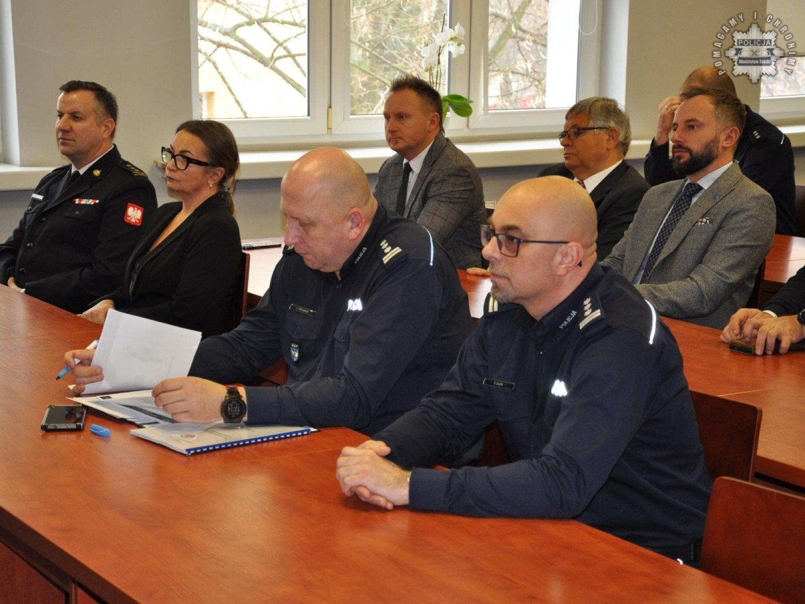 Zdjęcie w galerii na portalu naszwodzislaw.com: Odprawa roczna wodzisławskich policjantów wiadomości z regionu