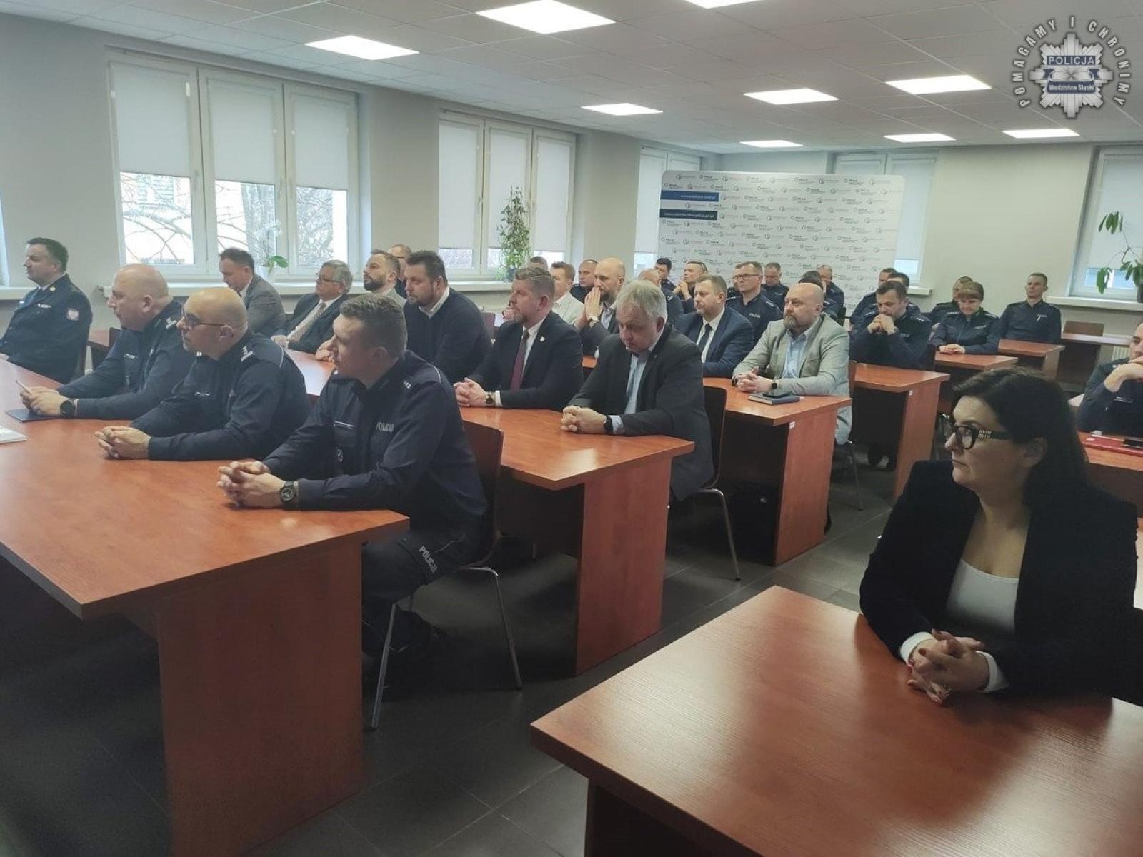 Zdjęcie w galerii na portalu naszwodzislaw.com: Odprawa roczna wodzisławskich policjantów wiadomości z regionu