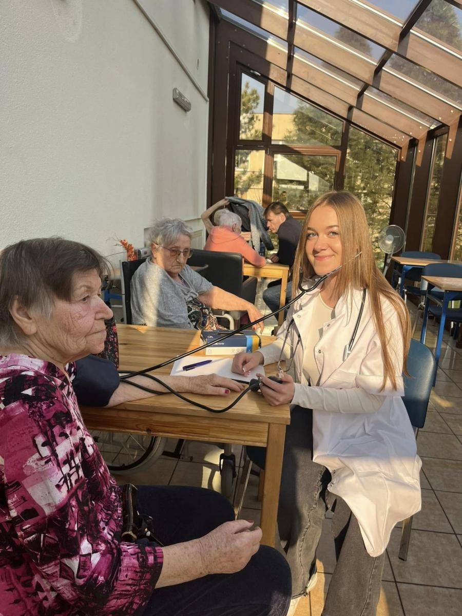 Zdjęcie w galerii na portalu naszwodzislaw.com: Zawodowe debiuty. Uczestnicy programu odbyli praktyki wiadomości z regionu