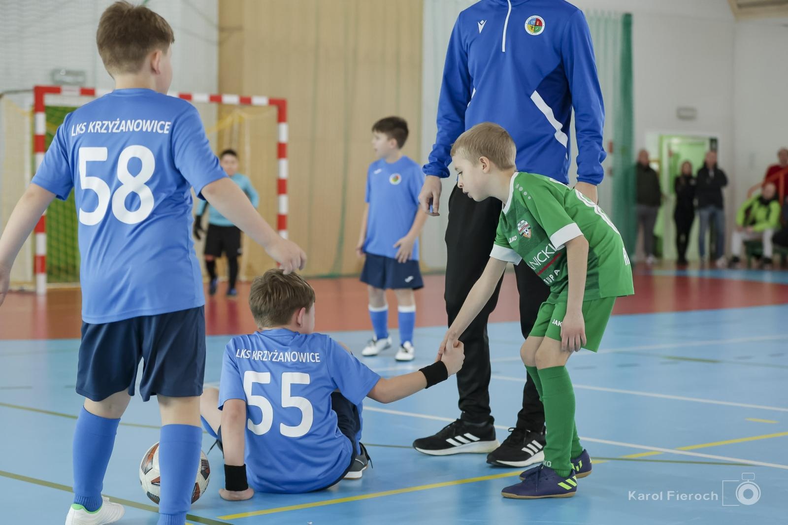Zdjęcie w galerii na portalu naszwodzislaw.com: Unia Turza Śląska zdominowała II halowy turniej im. Arkadiusza Kühna [FOTO] wiadomości z regionu