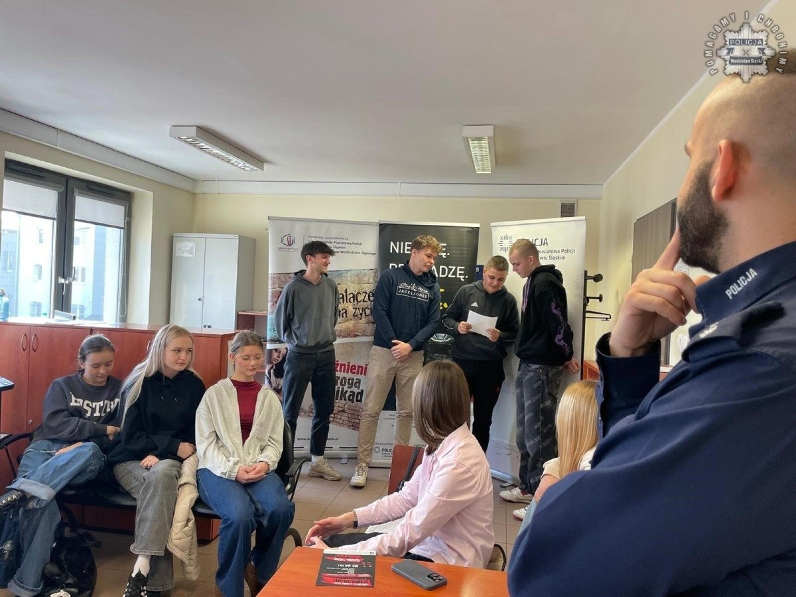 Zdjęcie w galerii na portalu naszwodzislaw.com: Zawodowy debiut w wodzisławskiej komendzie wiadomości z regionu