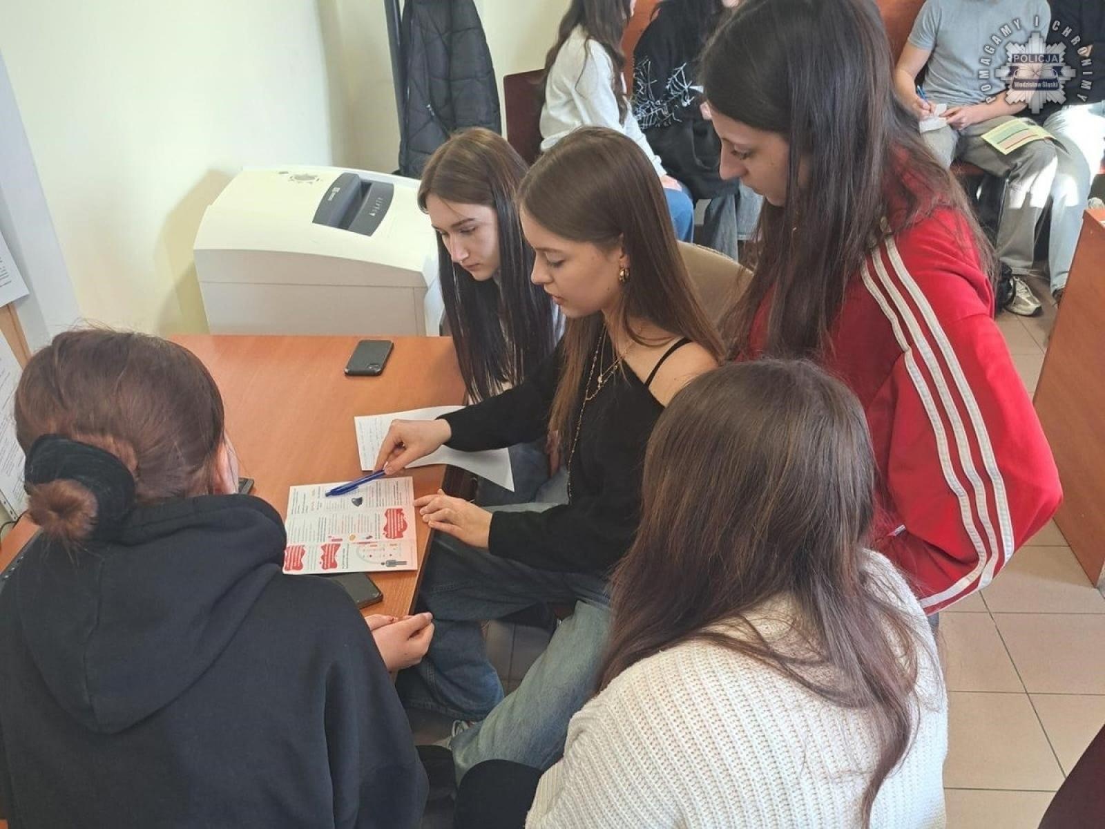 Zdjęcie w galerii na portalu naszwodzislaw.com: Zawodowy debiut w wodzisławskiej komendzie wiadomości z regionu