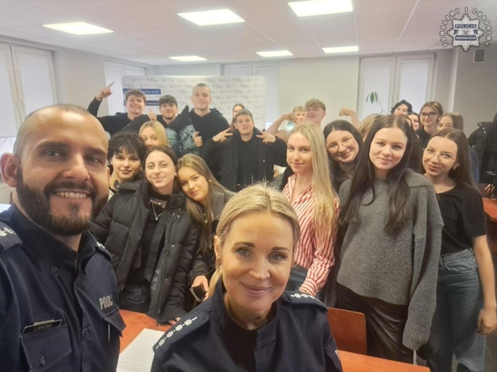 Zdjęcie w galerii na portalu naszwodzislaw.com: Zawodowy debiut w wodzisławskiej komendzie wiadomości z regionu
