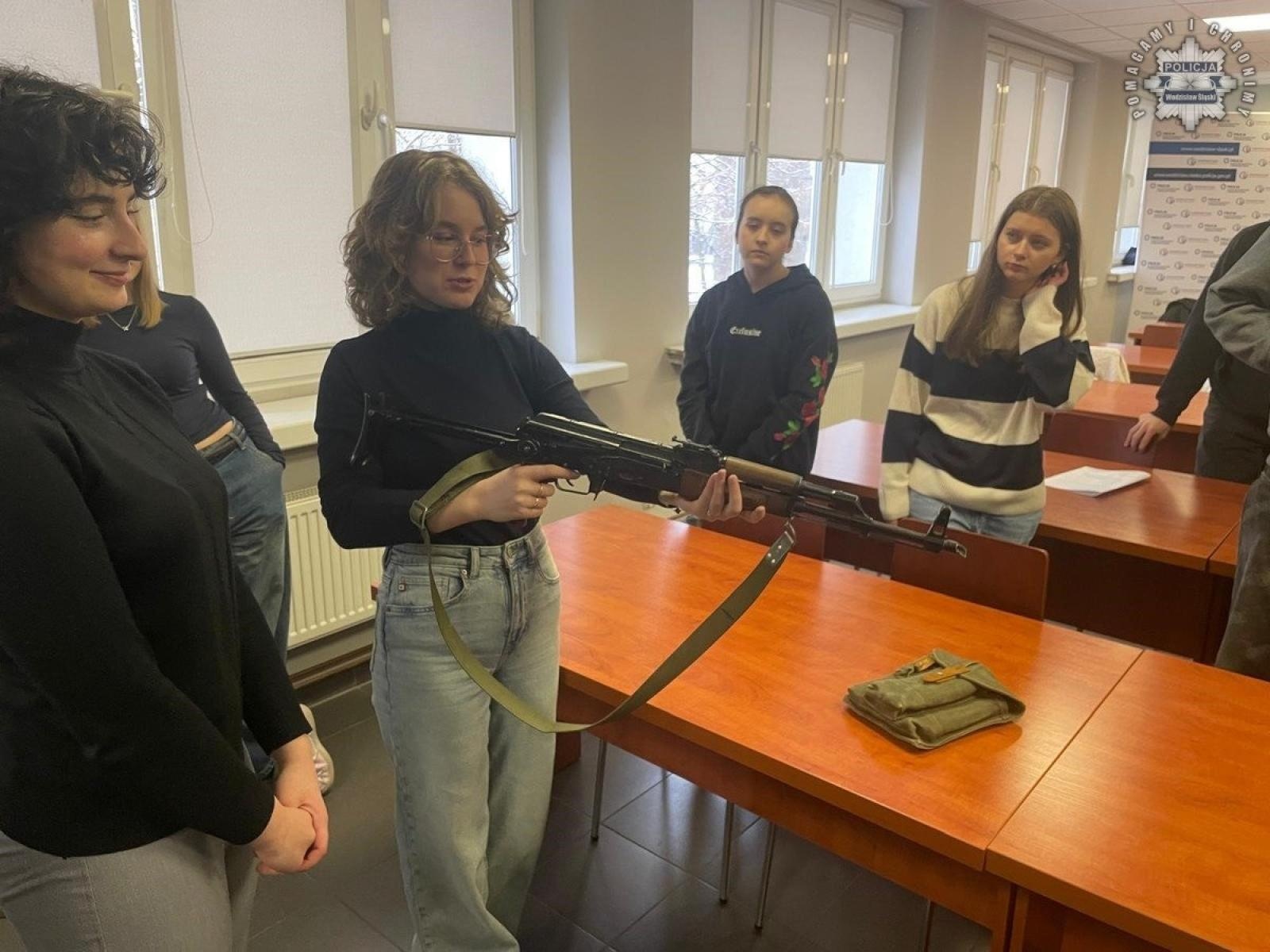 Zdjęcie w galerii na portalu naszwodzislaw.com: Zawodowy debiut w wodzisławskiej komendzie wiadomości z regionu