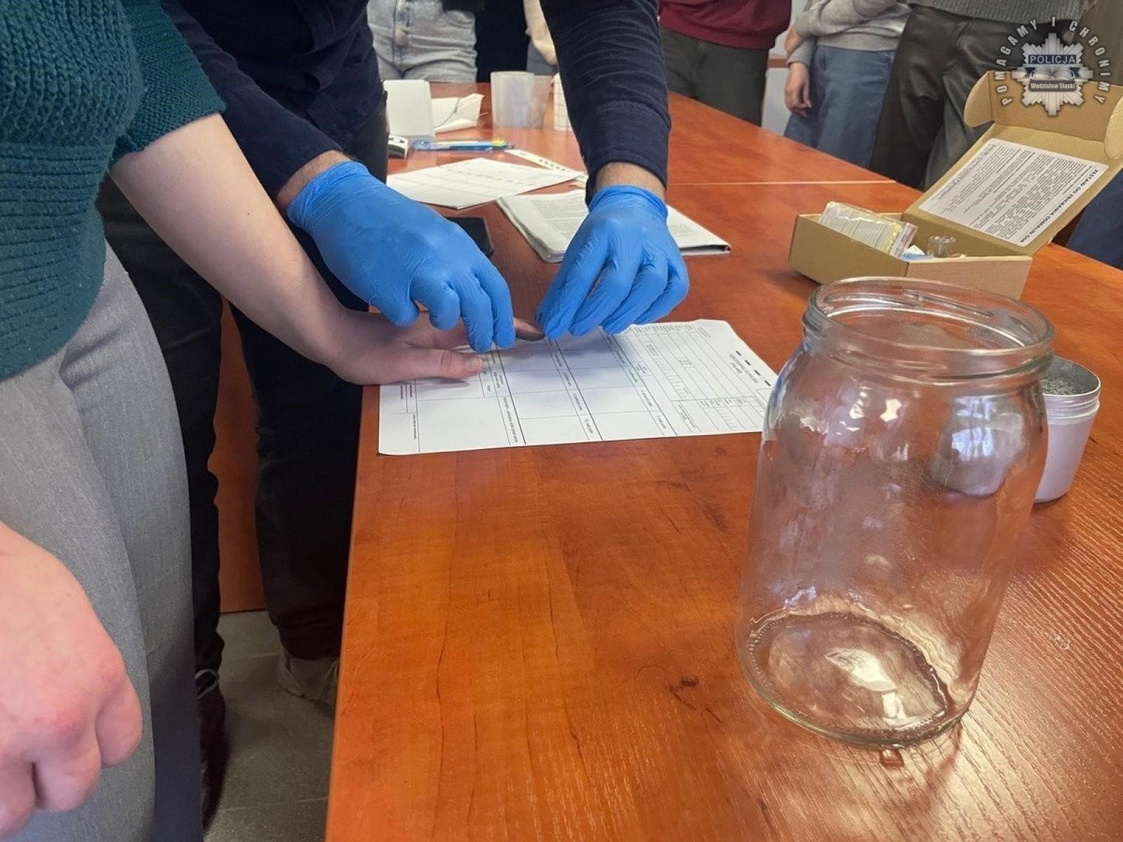 Zdjęcie w galerii na portalu naszwodzislaw.com: Zawodowy debiut w wodzisławskiej komendzie wiadomości z regionu