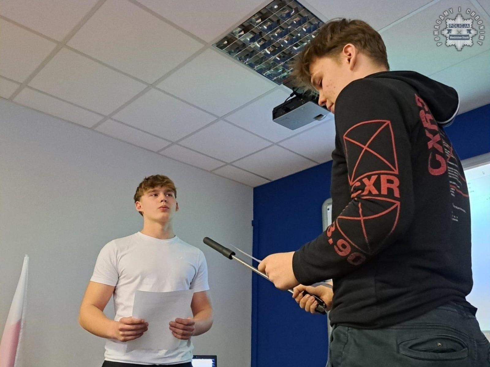 Zdjęcie w galerii na portalu naszwodzislaw.com: Zawodowy debiut w wodzisławskiej komendzie wiadomości z regionu