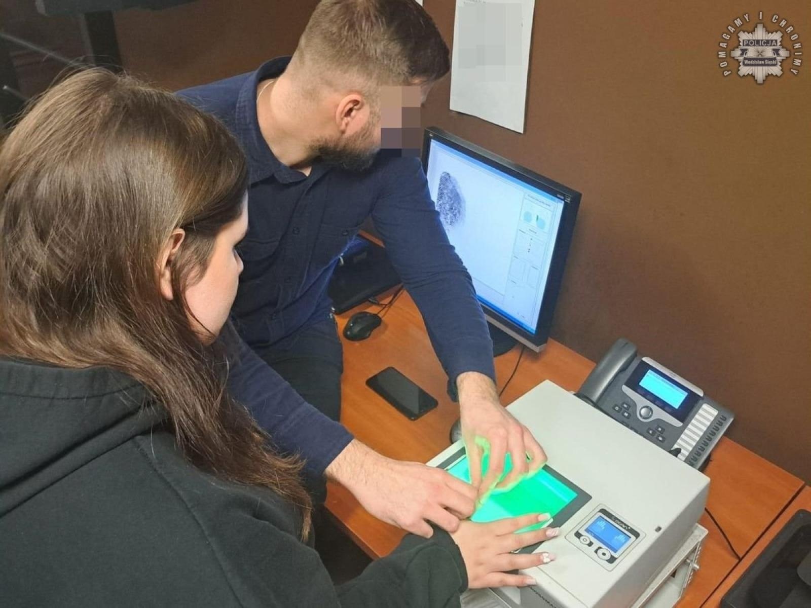 Zdjęcie w galerii na portalu naszwodzislaw.com: Zawodowy debiut w wodzisławskiej komendzie wiadomości z regionu