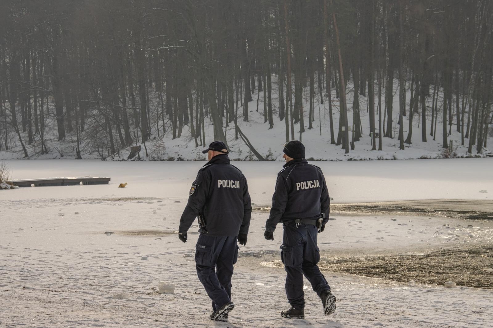 Zdjęcie w galerii na portalu naszwodzislaw.com: Ferie zimowe: bezpieczeństwo na lodzie wiadomości z regionu