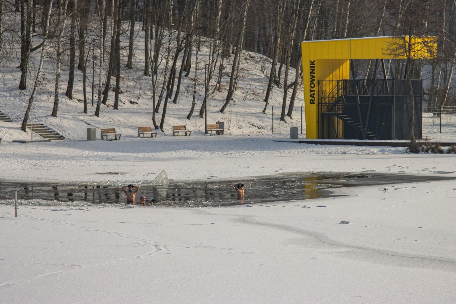 Zdjęcie w galerii na portalu naszwodzislaw.com: Ferie zimowe: bezpieczeństwo na lodzie wiadomości z regionu
