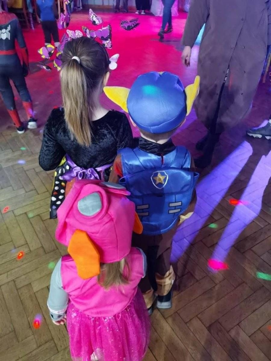 Zdjęcie w galerii na portalu naszwodzislaw.com: Radość i wspólna zabawa. Karnawałowy bal dla dzieci z rodzin zastępczych wiadomości z regionu