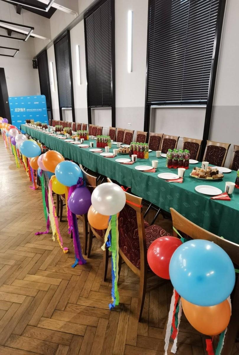 Zdjęcie w galerii na portalu naszwodzislaw.com: Radość i wspólna zabawa. Karnawałowy bal dla dzieci z rodzin zastępczych wiadomości z regionu