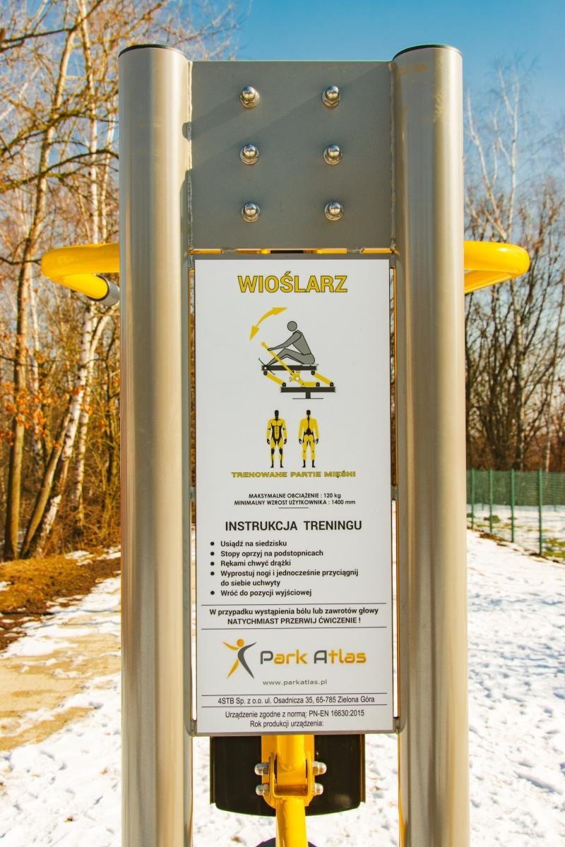 Zdjęcie w galerii na portalu naszwodzislaw.com: Na osiedlu Dąbrówki powstała siłownia pod chmurką wiadomości z regionu