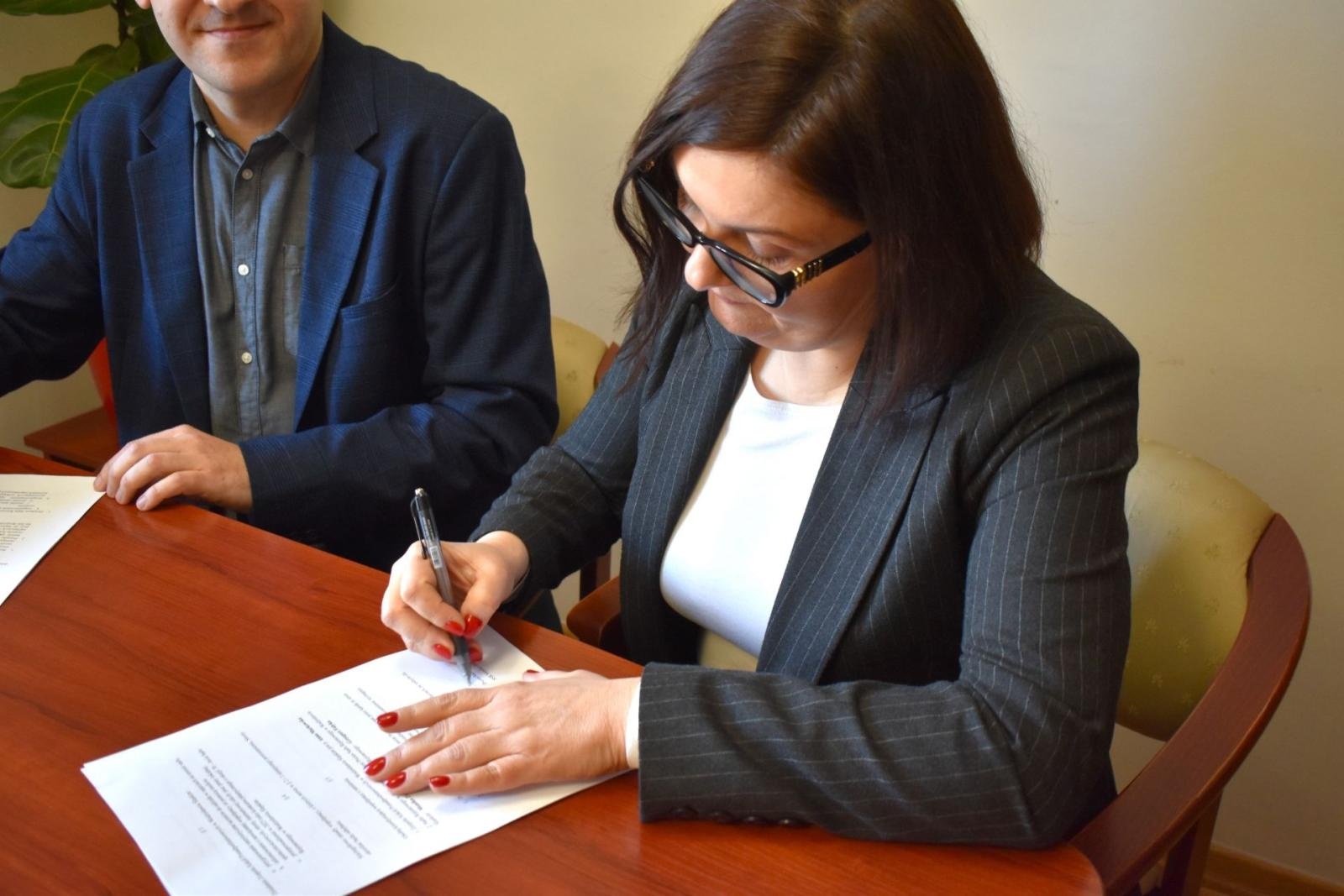 Zdjęcie w galerii na portalu naszwodzislaw.com: Porozumienie na rzecz edukacji prawnej wiadomości z regionu