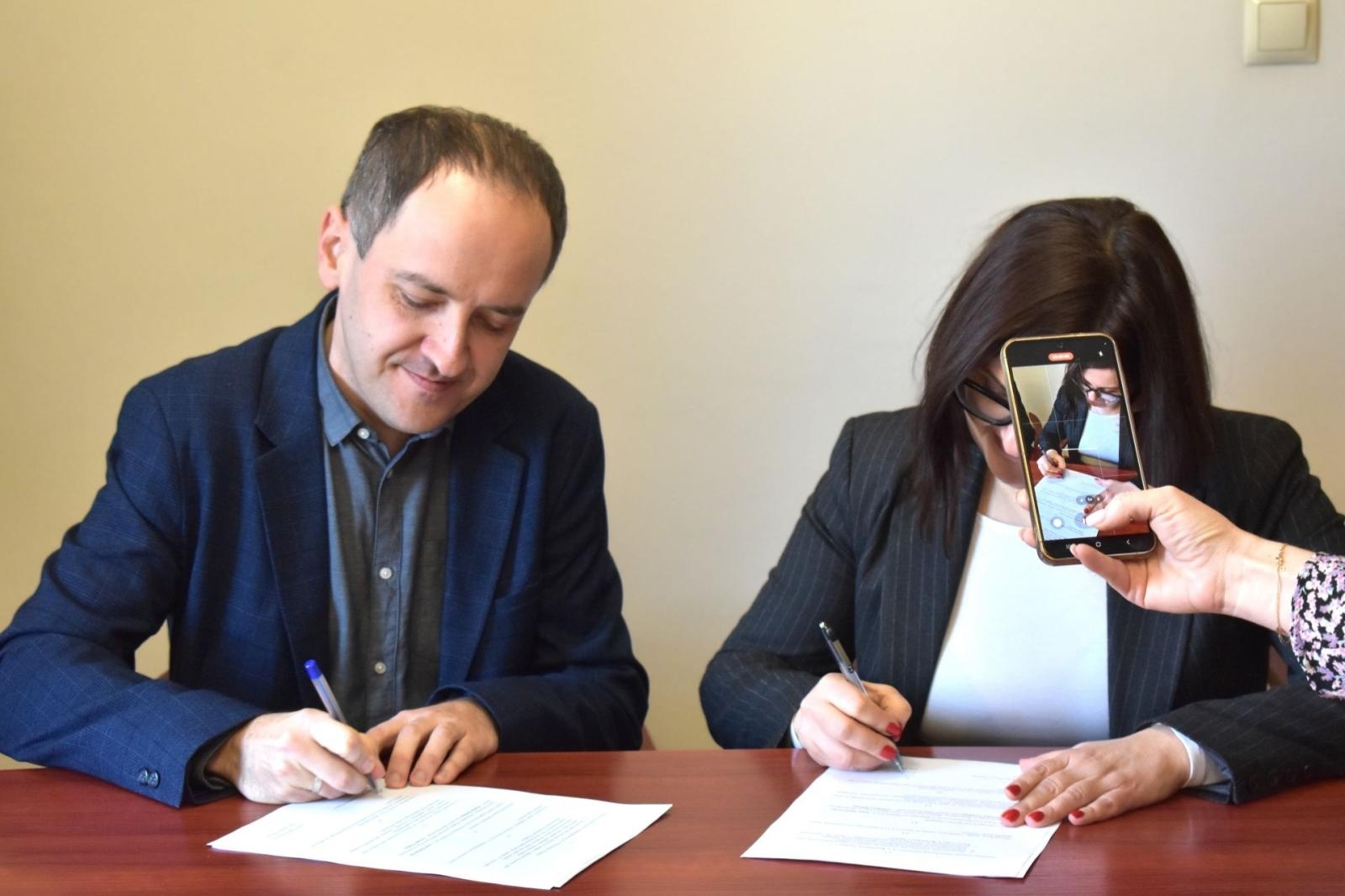 Zdjęcie w galerii na portalu naszwodzislaw.com: Porozumienie na rzecz edukacji prawnej wiadomości z regionu