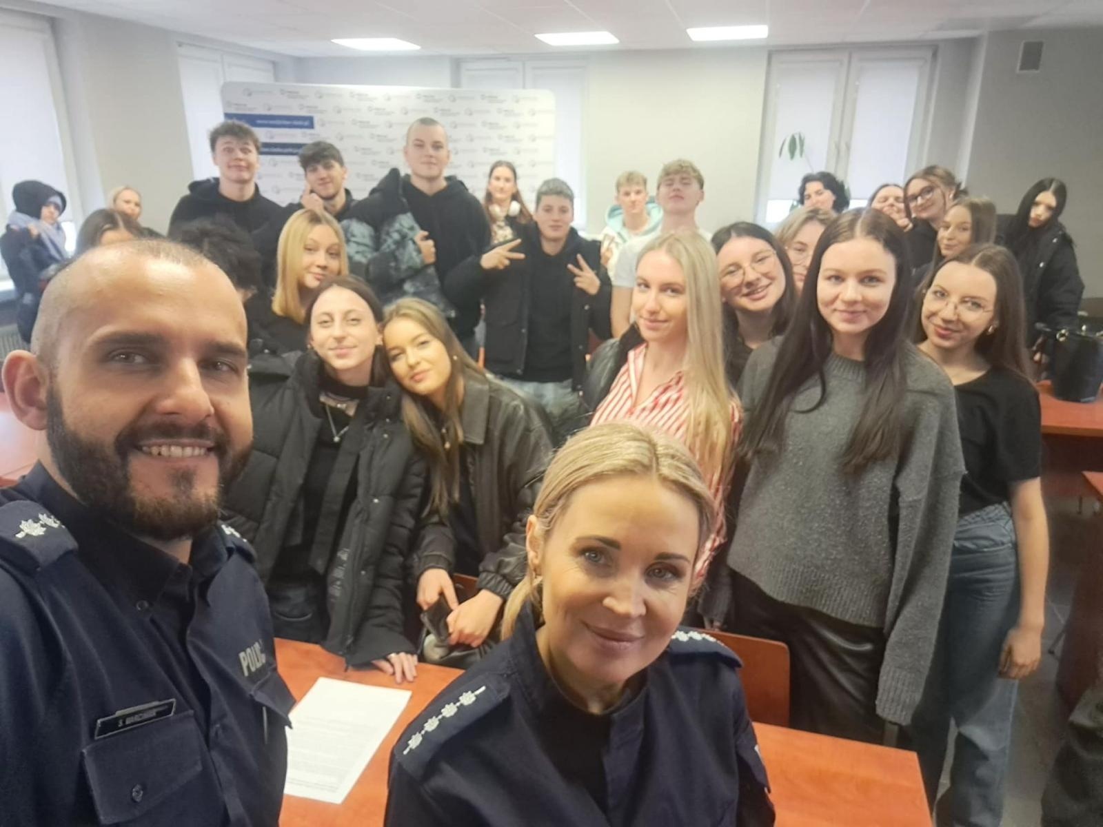 Zdjęcie w galerii na portalu naszwodzislaw.com: Zawodowy Debiut - 126 uczniów na drodze do kariery zawodowej wiadomości z regionu