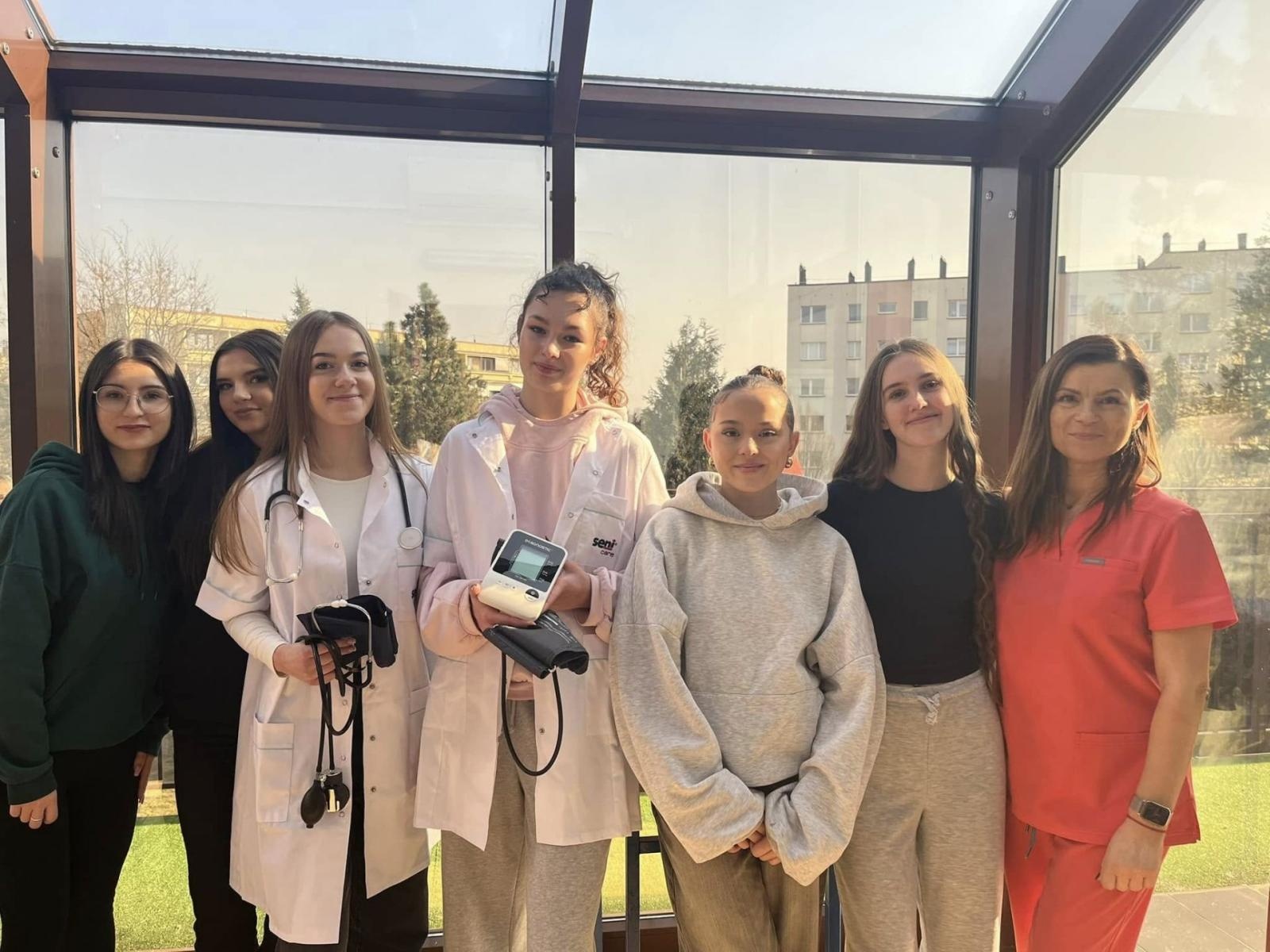 Zdjęcie w galerii na portalu naszwodzislaw.com: Zawodowy Debiut - 126 uczniów na drodze do kariery zawodowej wiadomości z regionu