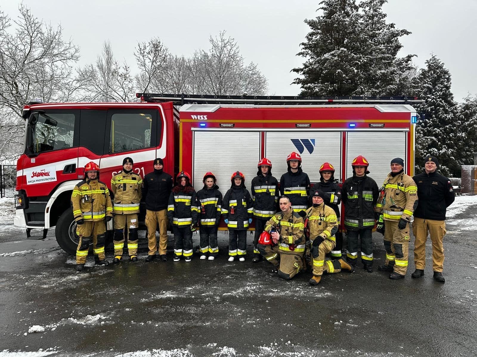 Zdjęcie w galerii na portalu naszwodzislaw.com: Zawodowy Debiut - 126 uczniów na drodze do kariery zawodowej wiadomości z regionu