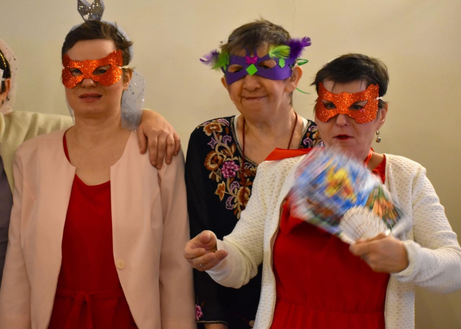 Zdjęcie w galerii na portalu naszwodzislaw.com: Karnawałowa radość i integracja wiadomości z regionu