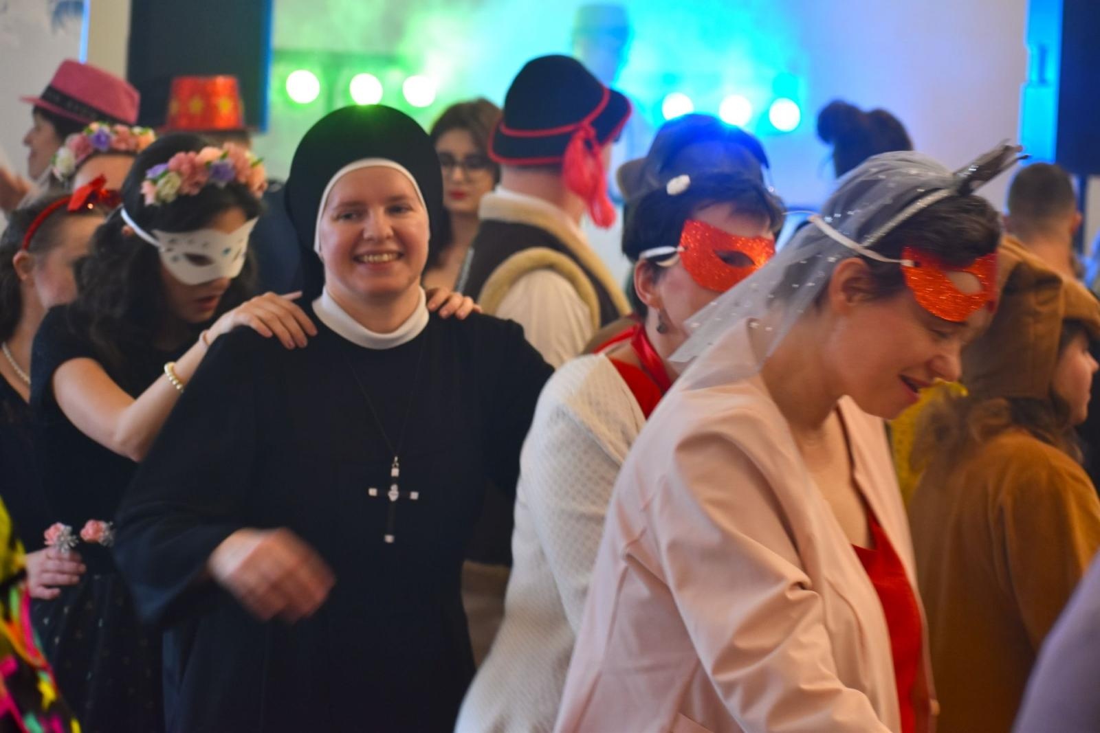 Zdjęcie w galerii na portalu naszwodzislaw.com: Karnawałowa radość i integracja wiadomości z regionu