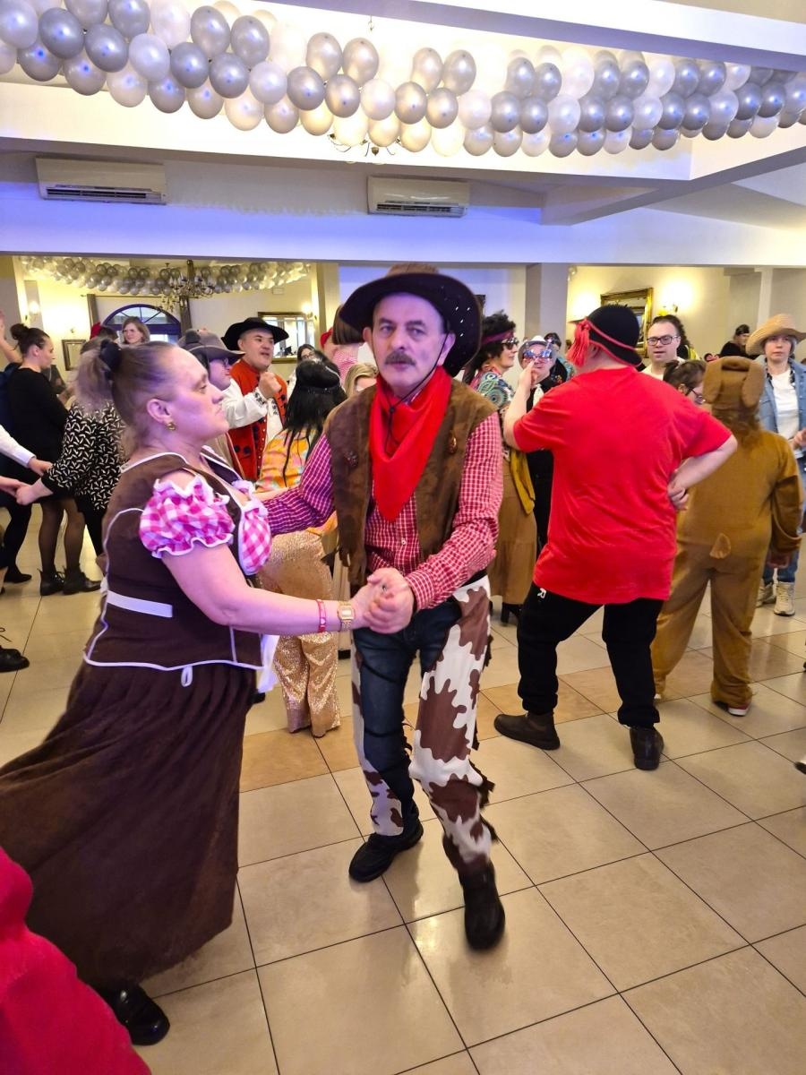 Zdjęcie w galerii na portalu naszwodzislaw.com: Karnawałowa radość i integracja wiadomości z regionu