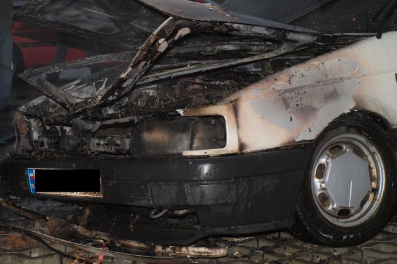 Zdjęcie w galerii na portalu naszwodzislaw.com: W Pszowie spłonął samochód wiadomości z regionu