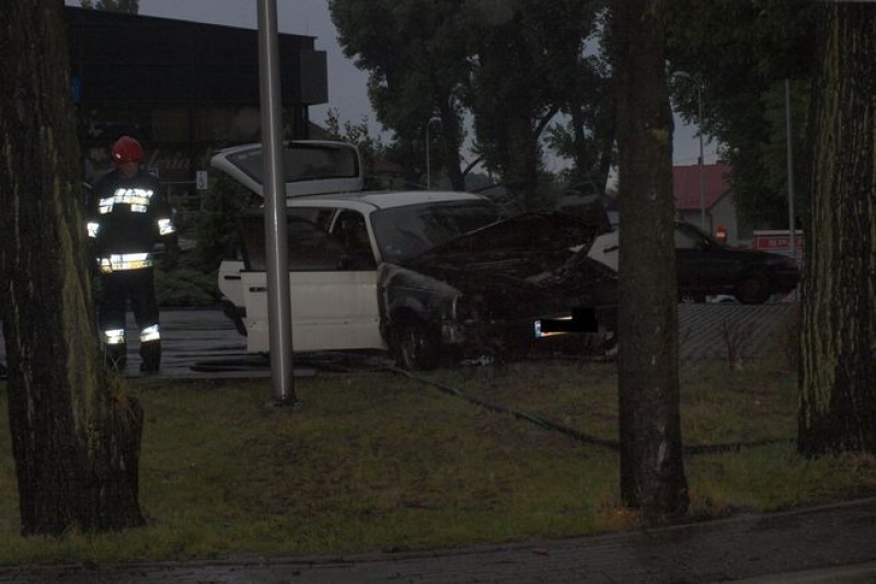 Zdjęcie w galerii na portalu naszwodzislaw.com: W Pszowie spłonął samochód wiadomości z regionu