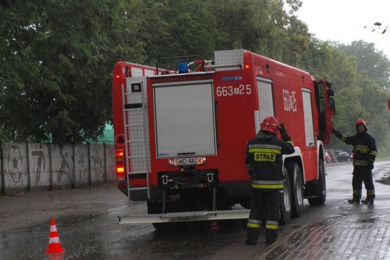 Zdjęcie w galerii na portalu naszwodzislaw.com: W Pszowie spłonął samochód wiadomości z regionu