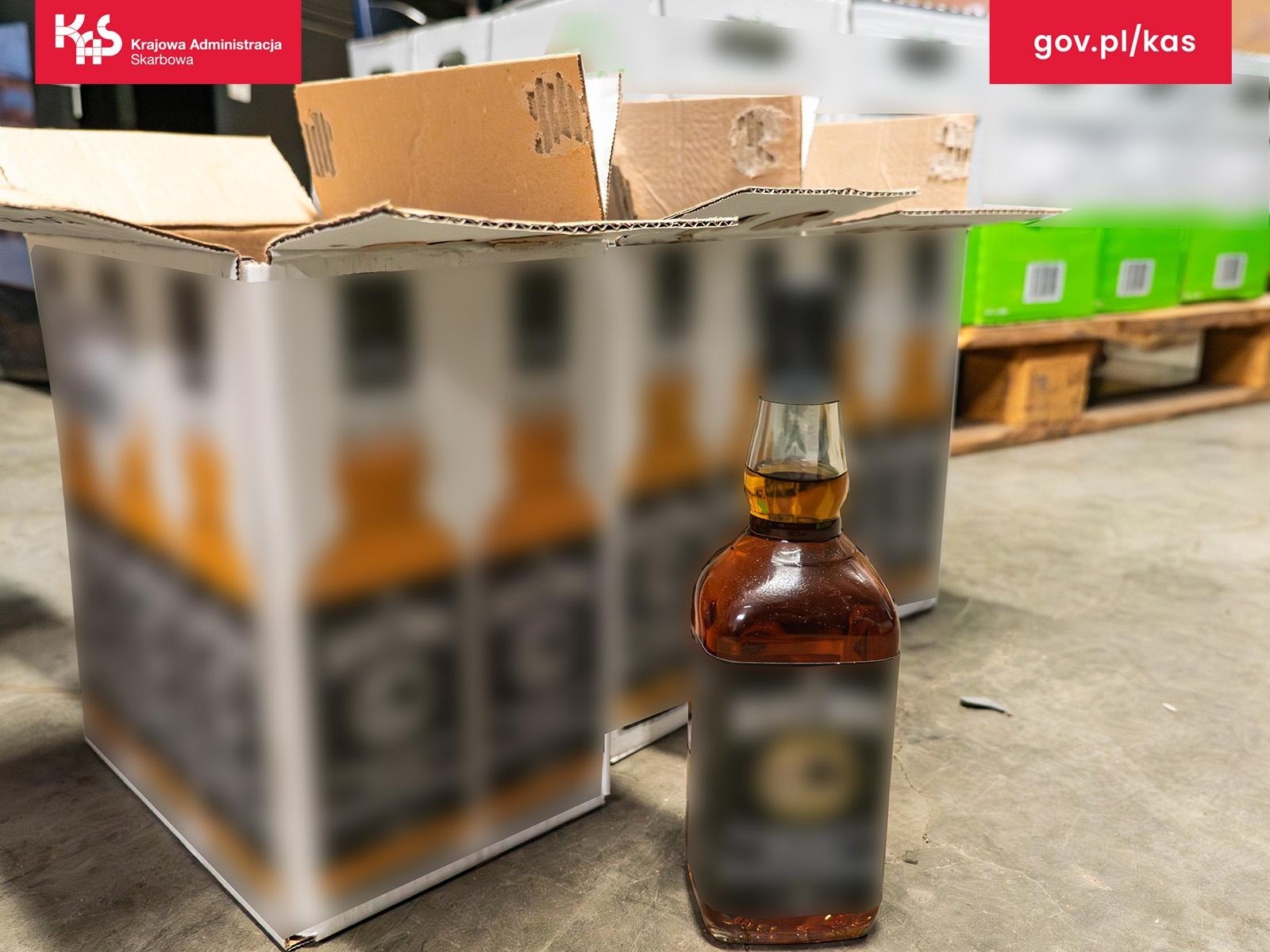 Zdjęcie w galerii na portalu naszwodzislaw.com: Śląska KAS zatrzymała ponad 350 litrów alkoholu w estońskiej ciężarówce wiadomości z regionu