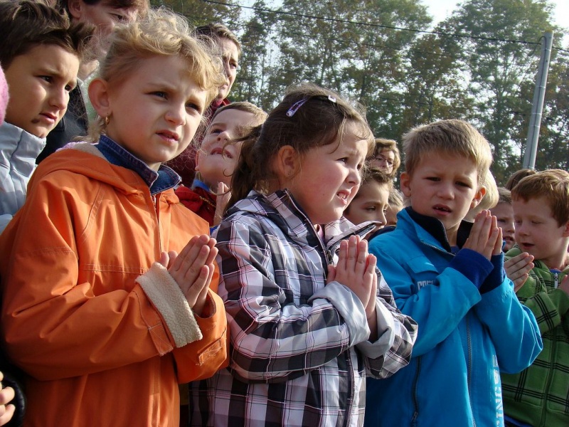 Zdjęcie w galerii na portalu naszwodzislaw.com: Tłumy sześciolatków na otwarciu Glinioka wiadomości z regionu