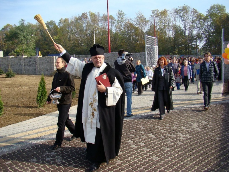 Zdjęcie w galerii na portalu naszwodzislaw.com: Tłumy sześciolatków na otwarciu Glinioka wiadomości z regionu