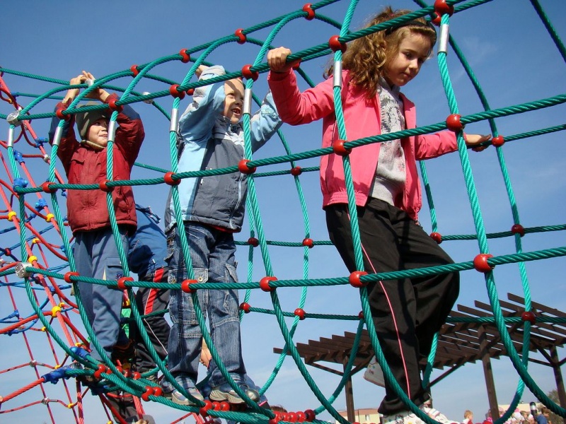 Zdjęcie w galerii na portalu naszwodzislaw.com: Tłumy sześciolatków na otwarciu Glinioka wiadomości z regionu